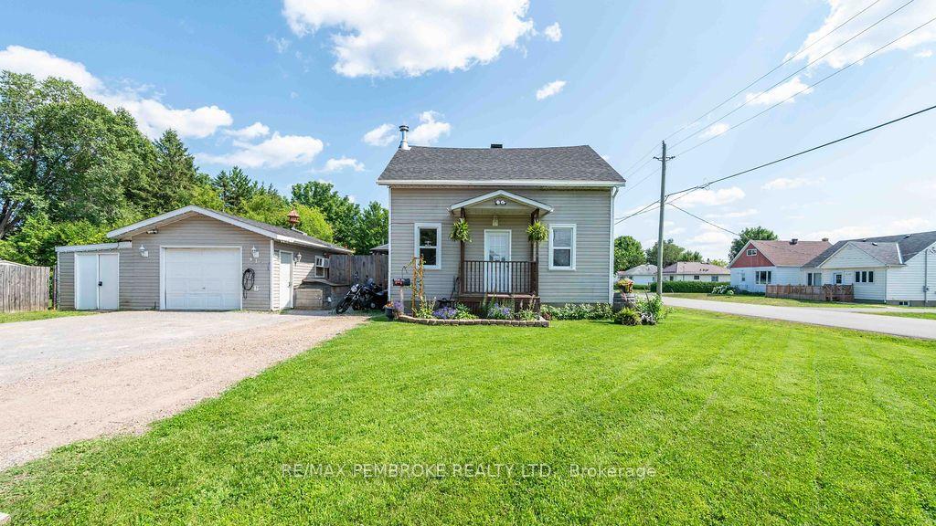 617 Third Avenue S, Laurentian Valley — Detached for sale, photo 1