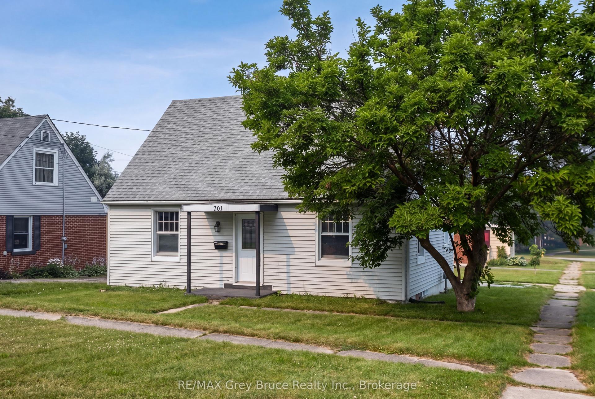701 5th Street E, Owen Sound — Detached for sale, photo 1