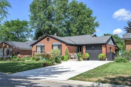 18 Hammond Crescent, London North — Detached for sale, photo 1