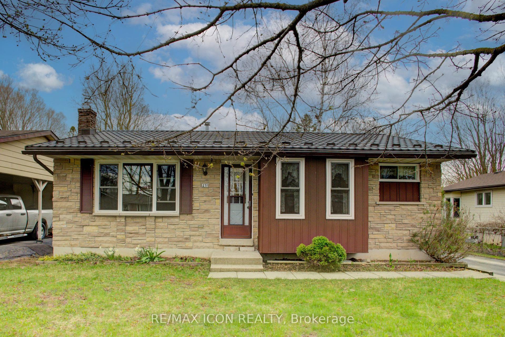 271 Forest Glen Crescent — photo 1