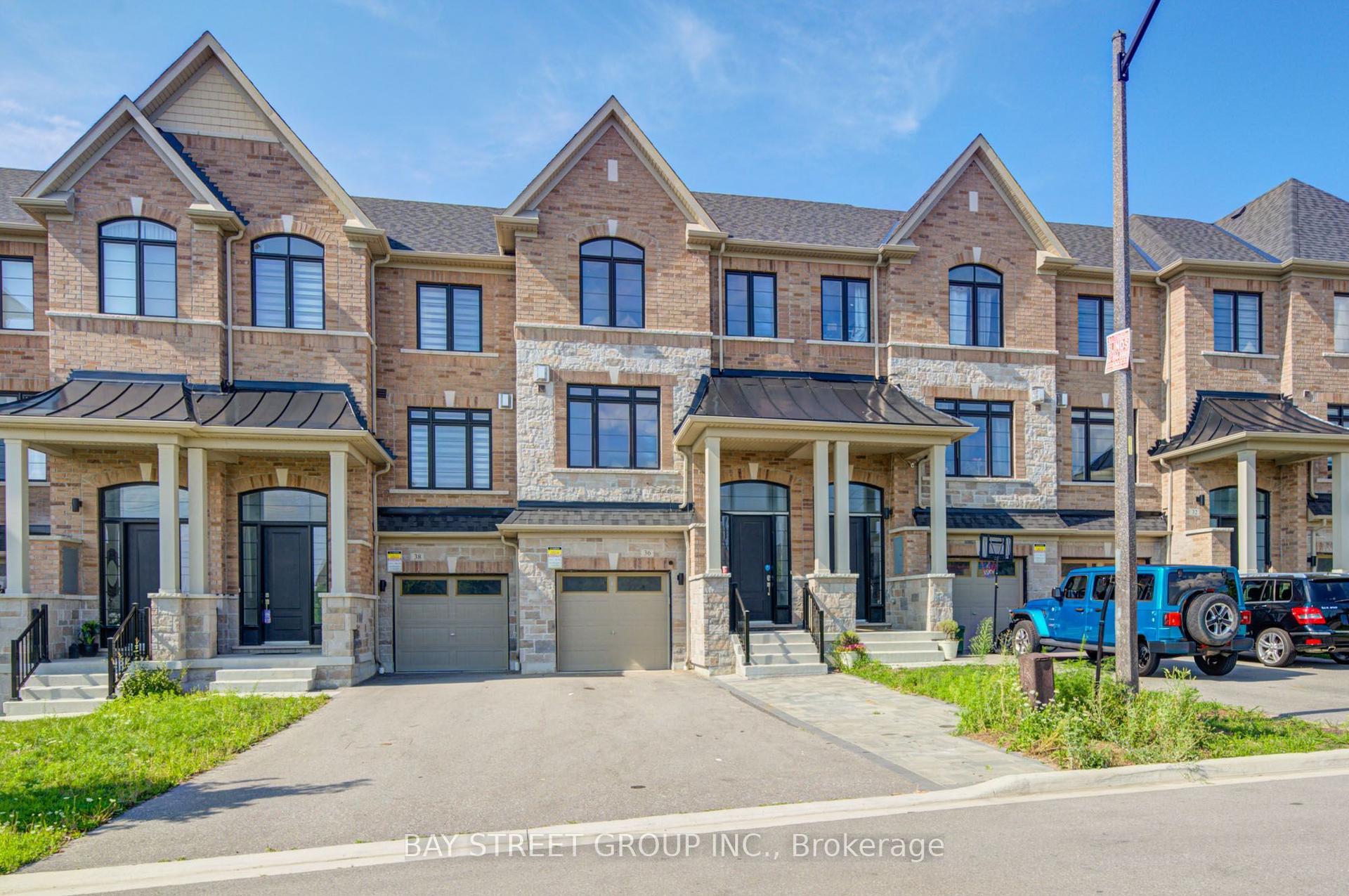 36 Elkington Crescent, Whitby — Townhouse for sale, photo 1
