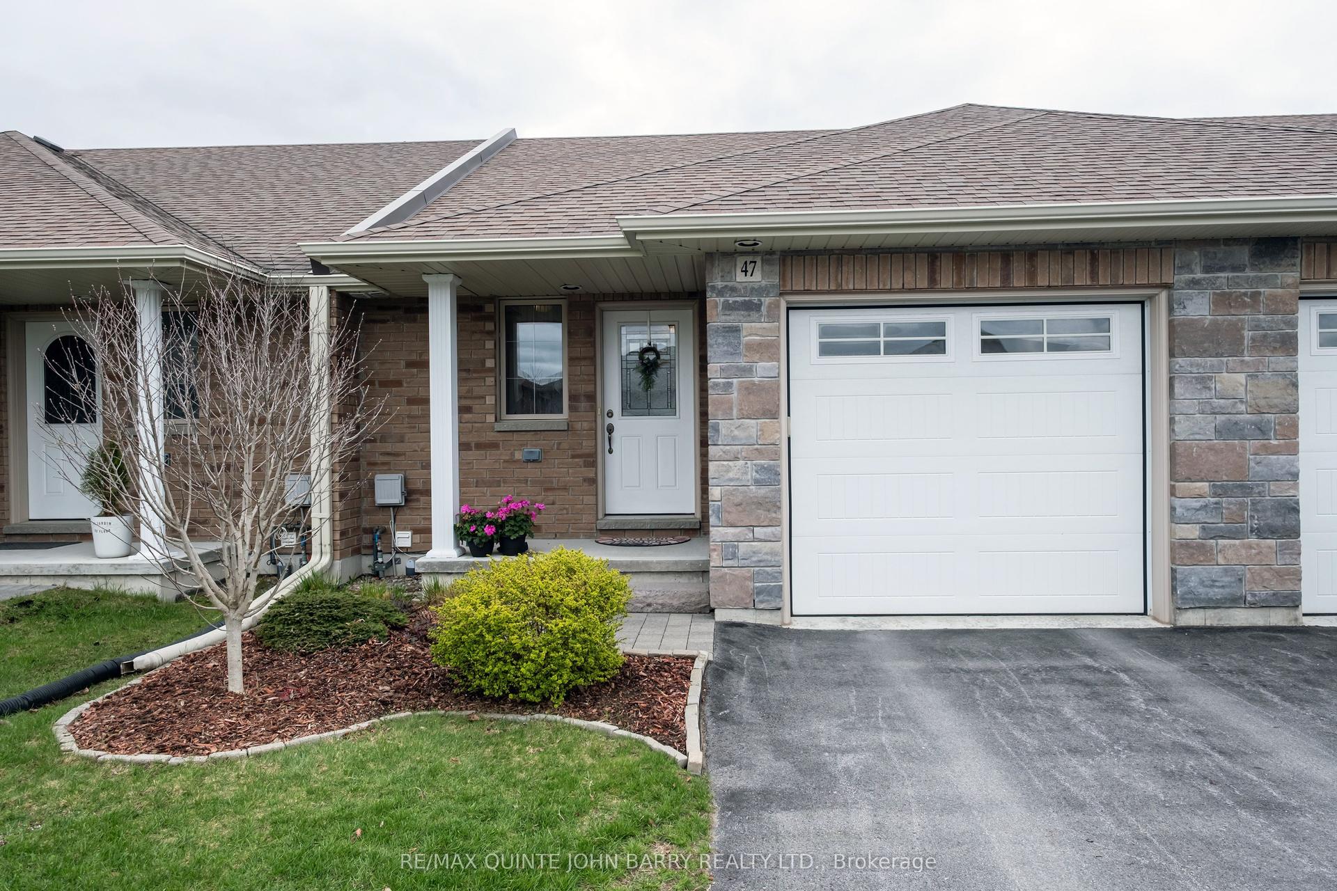 47 McIntosh Crescent — photo 1