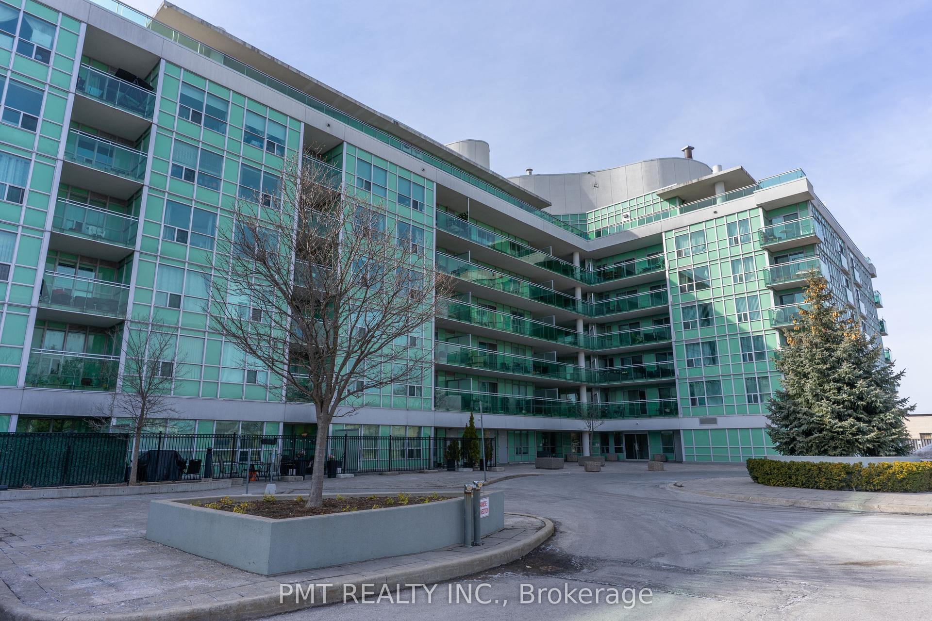 60 Fairfax Crescent 111 #111 — photo 1