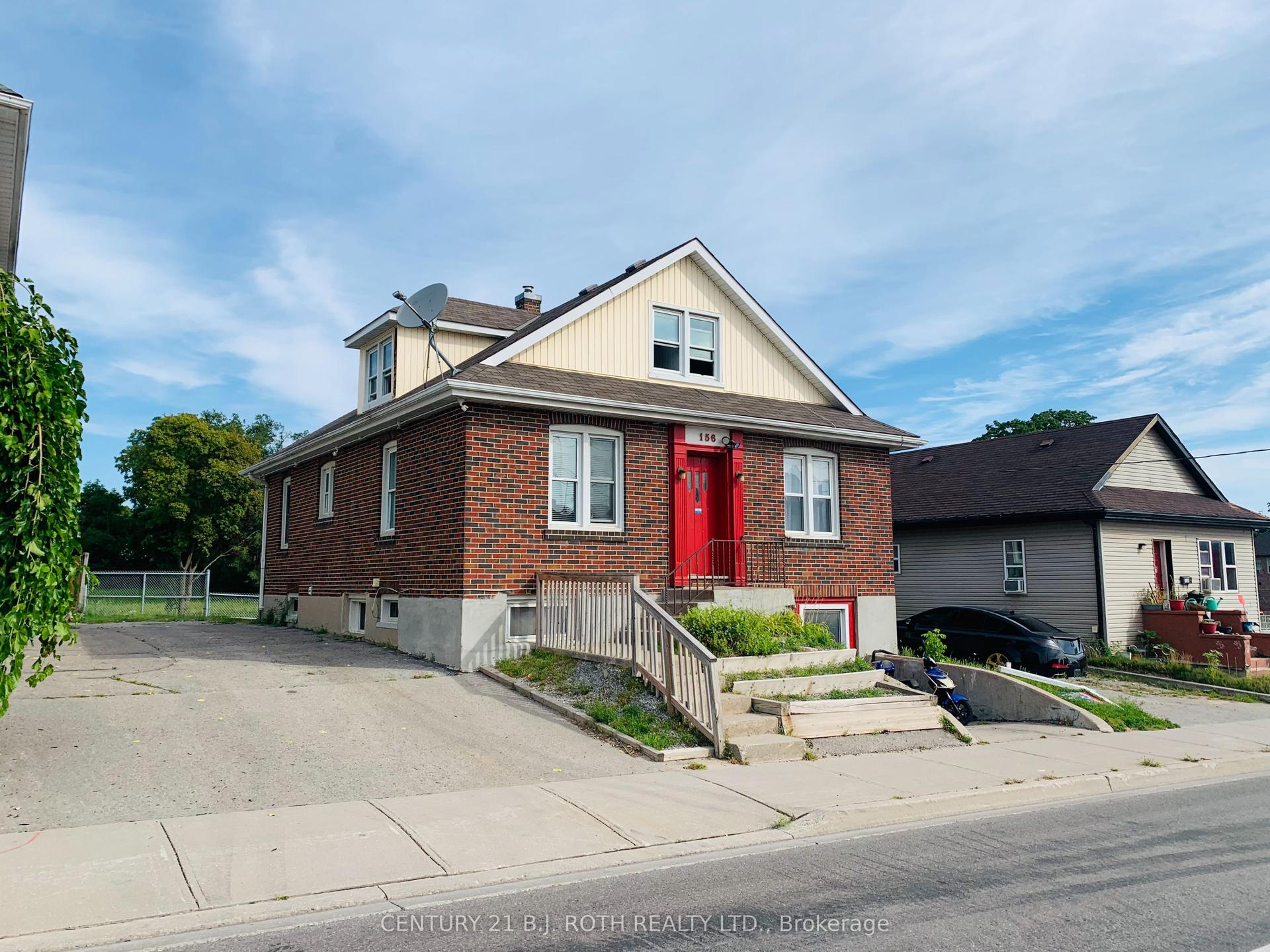 156 Dunlop Street W — photo 1
