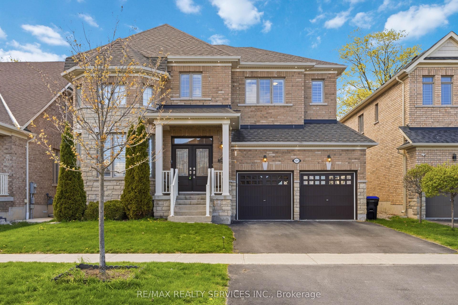 104 Sharpe Crescent — photo 1