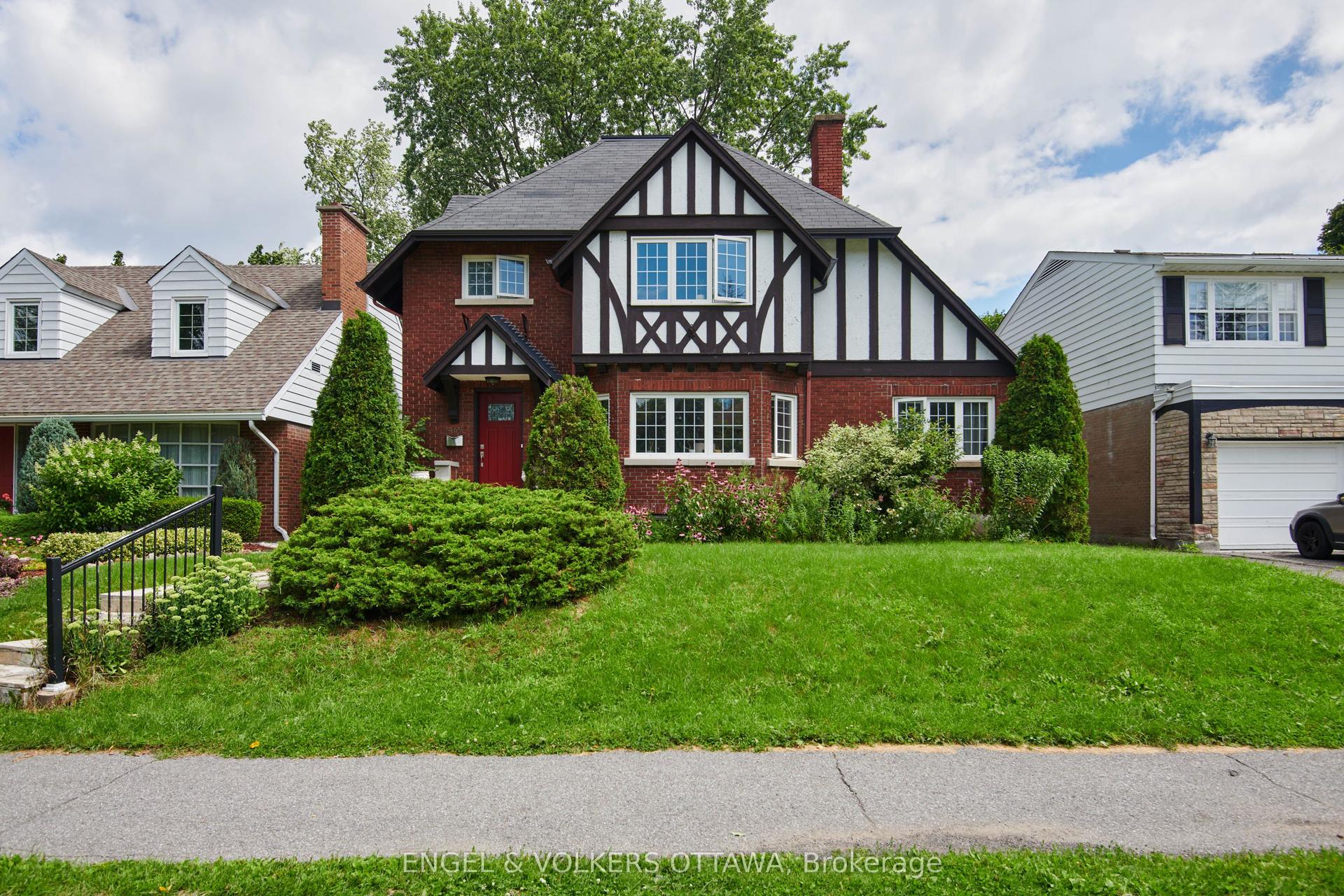 469 Island Park Drive — photo 1