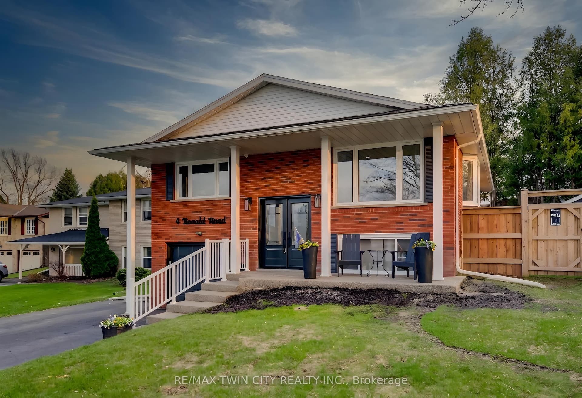 4 Ronald Road — photo 1