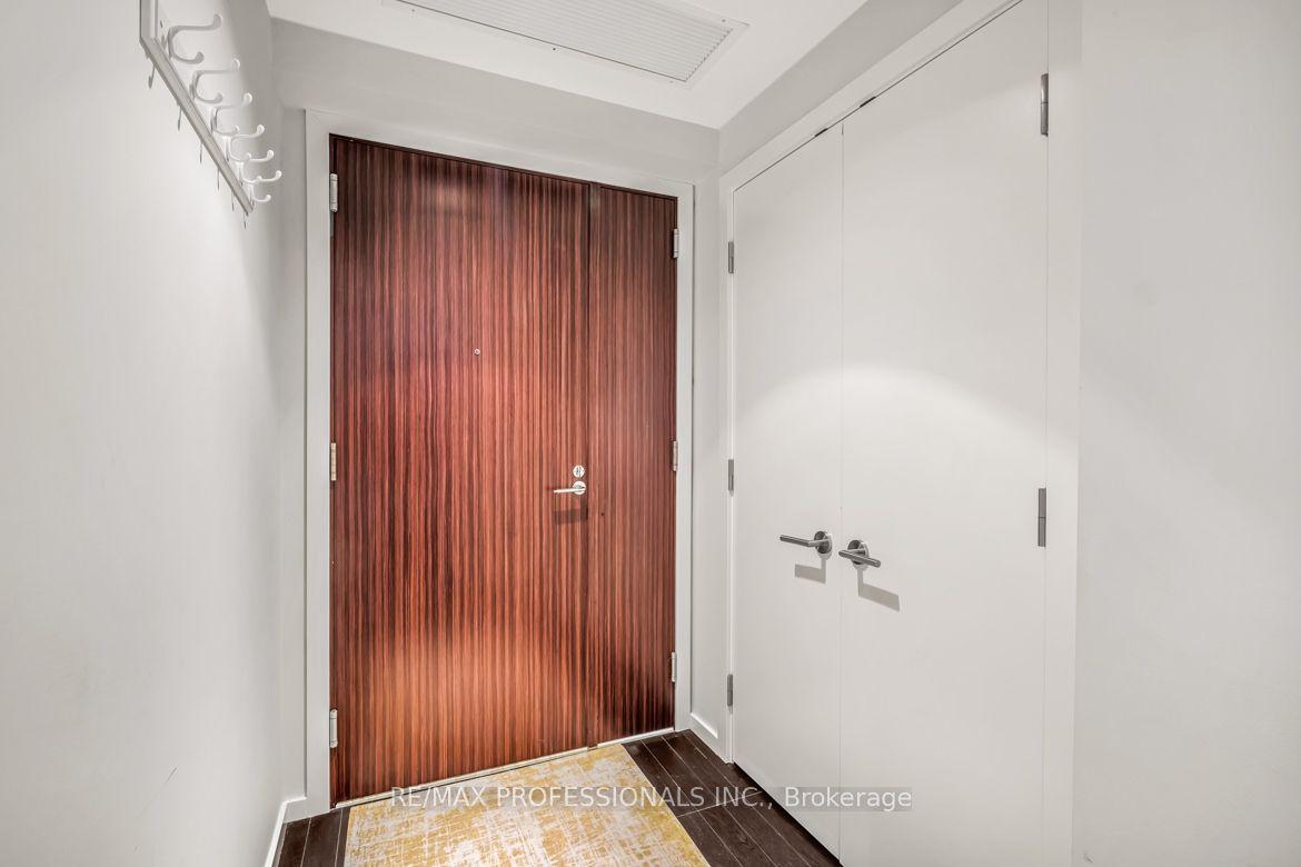 180 University Avenue 2403 #2403 — photo 1