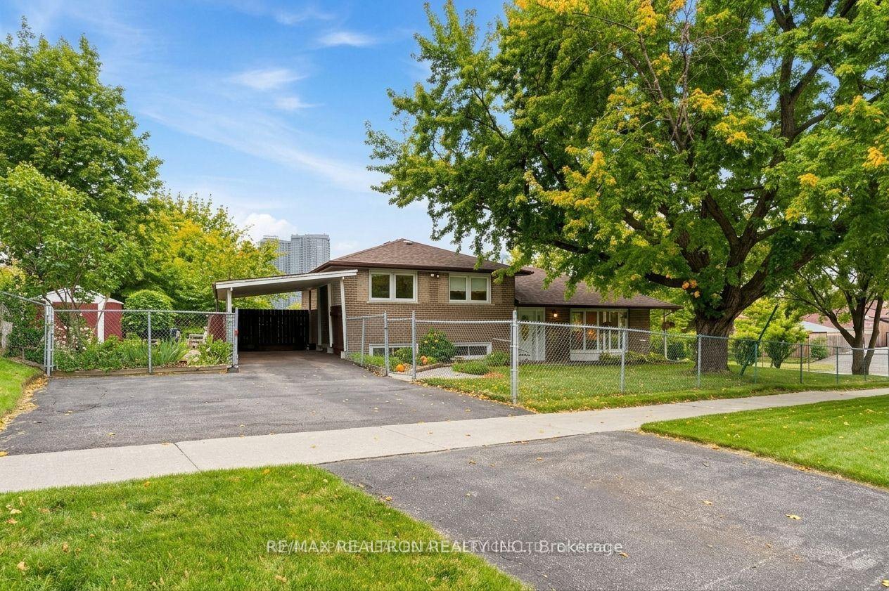 1 Rosegrove Place, Toronto — Detached for lease, photo 1