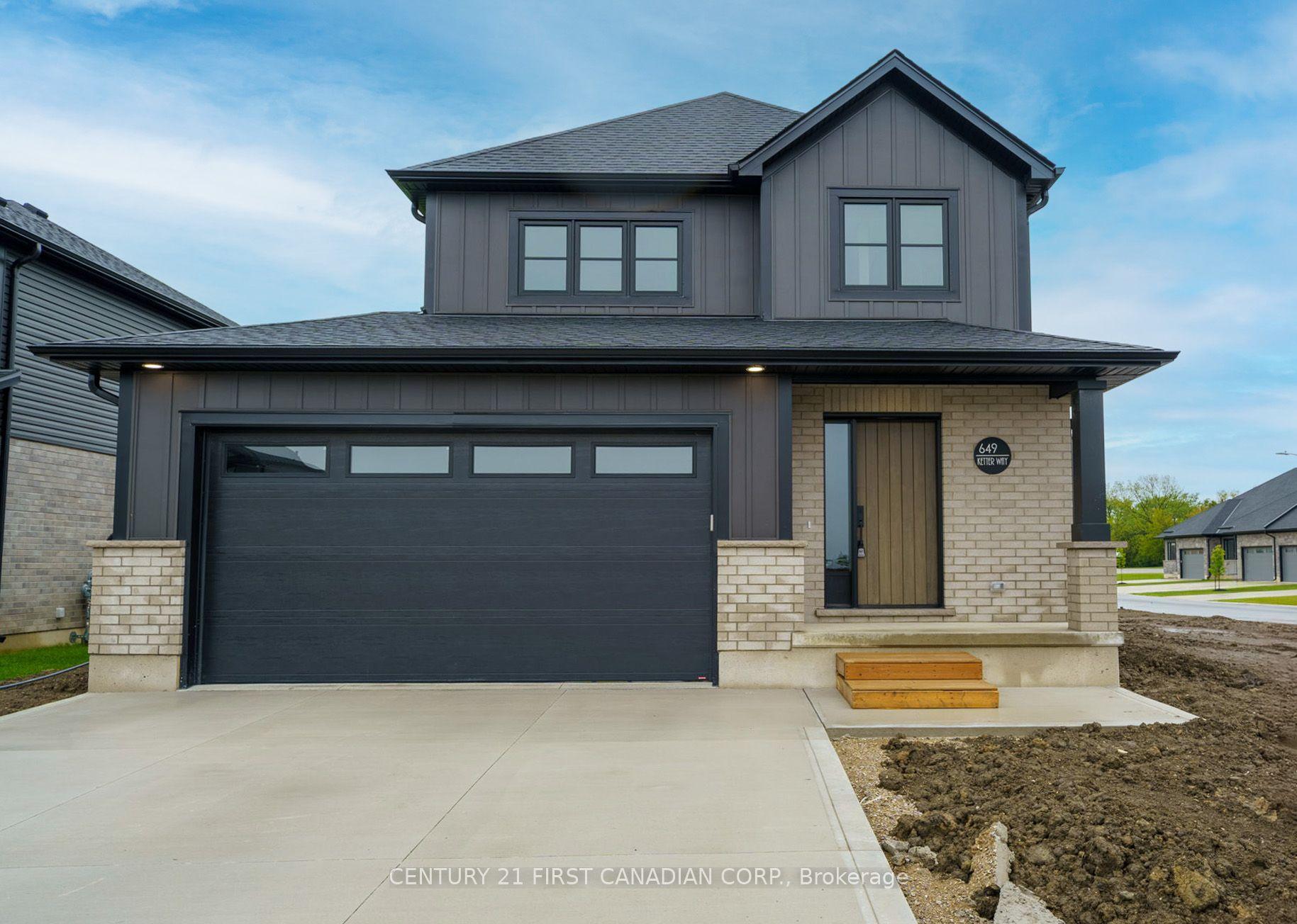 34 Postma Crescent — photo 1