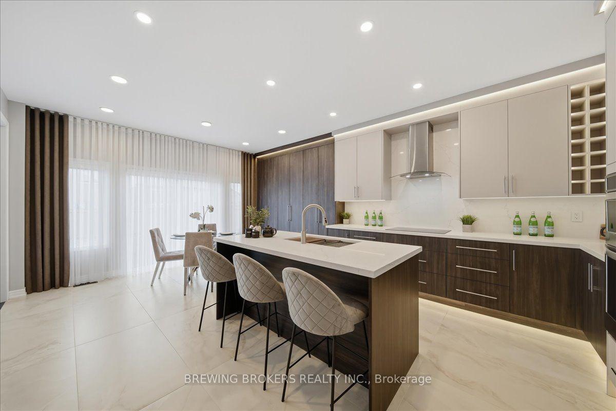 977 Larter Street — photo 1