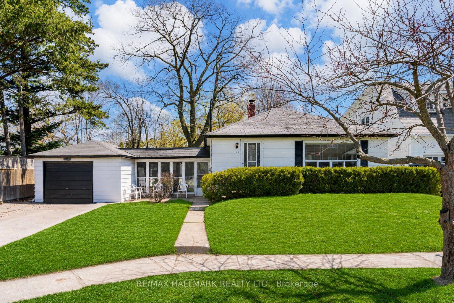 122 Hawthorne Road — photo 1