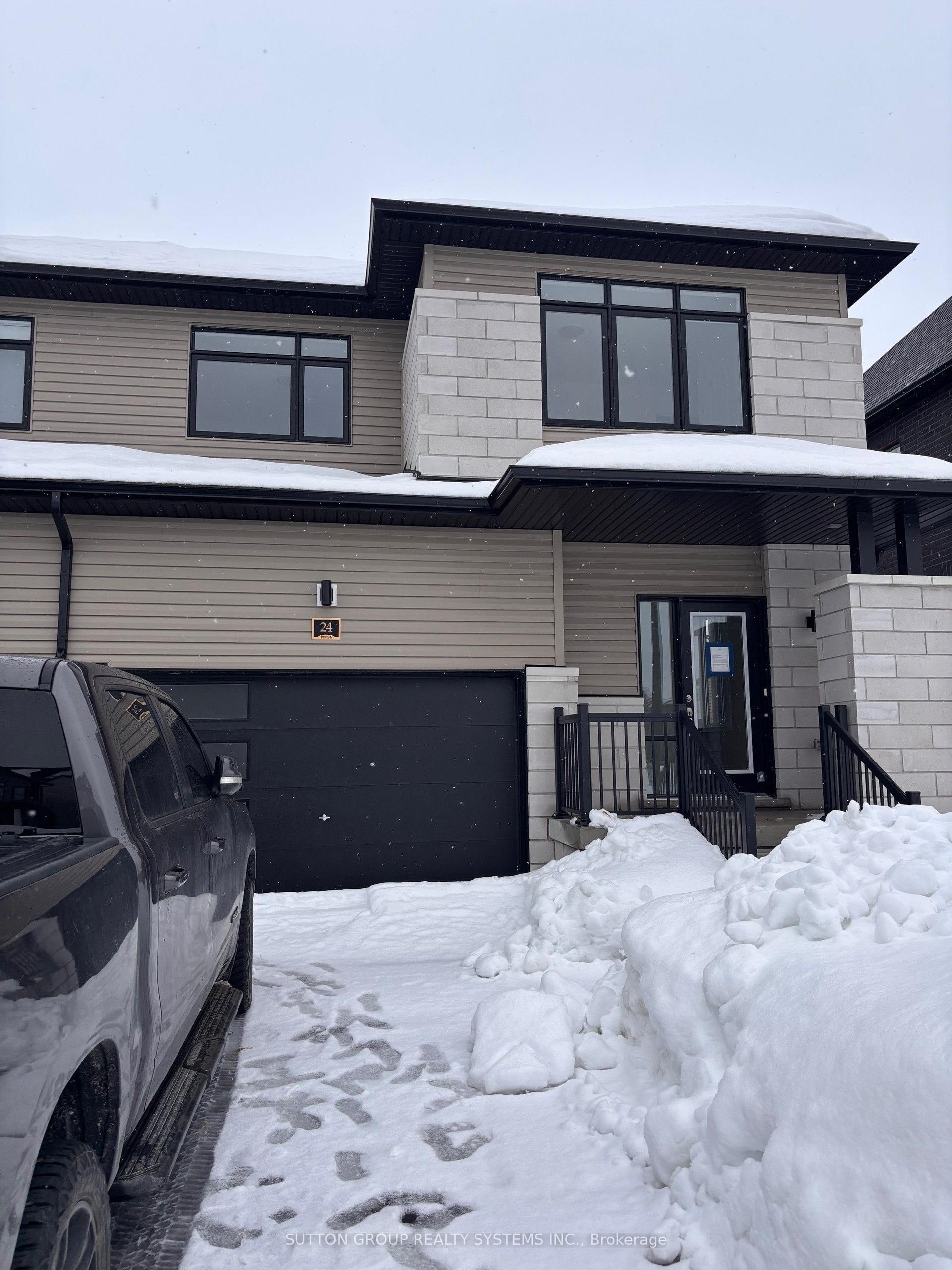 24 Federica Crescent — photo 1