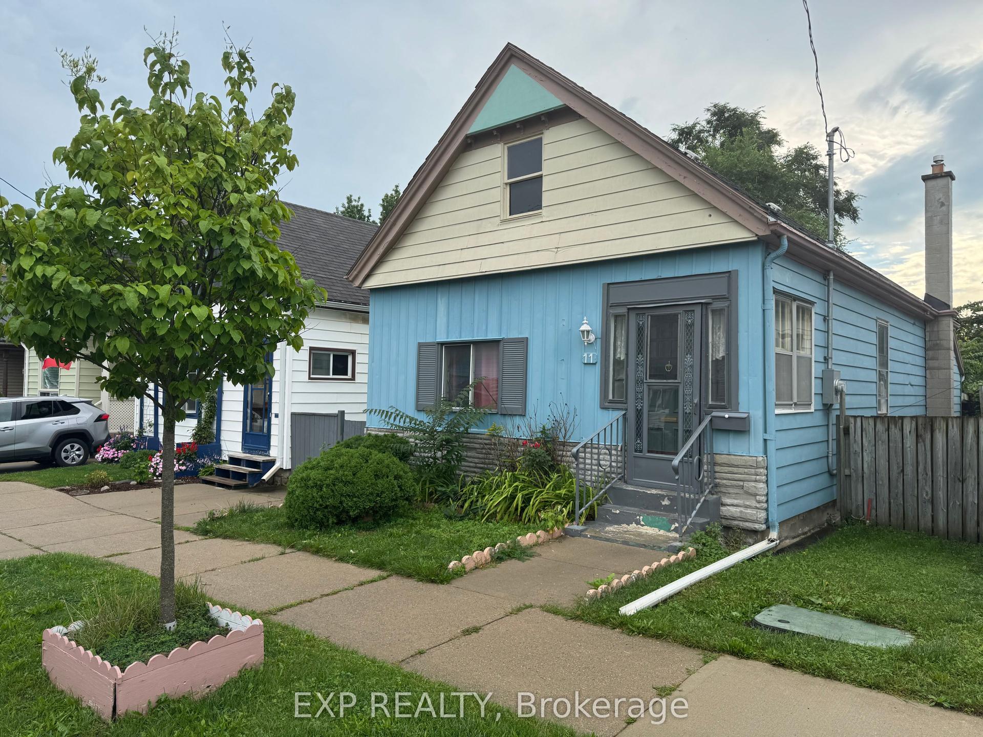 11 Rathmine Street, London East — Detached for sale, photo 1