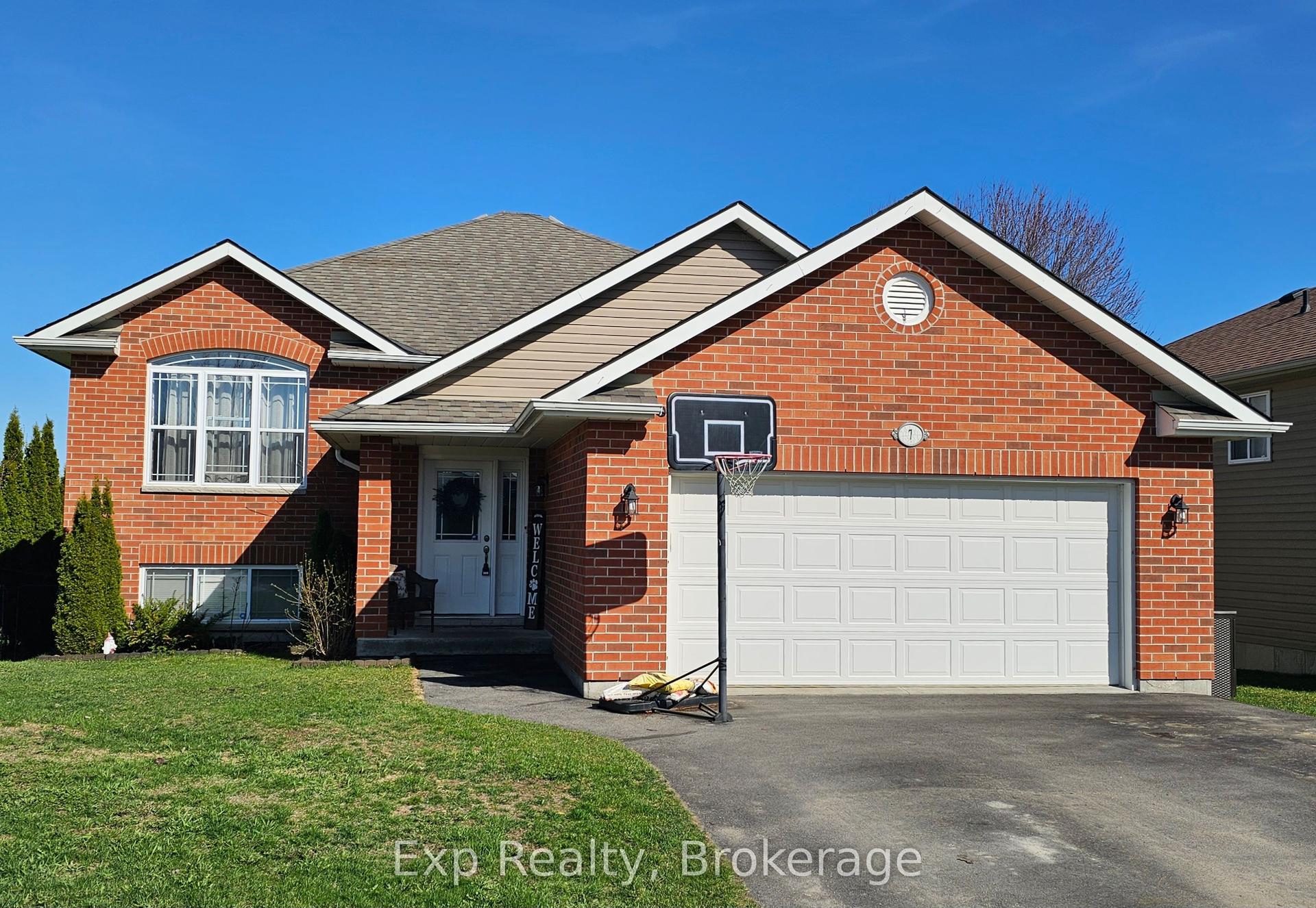 7 Rosewood Drive — photo 1