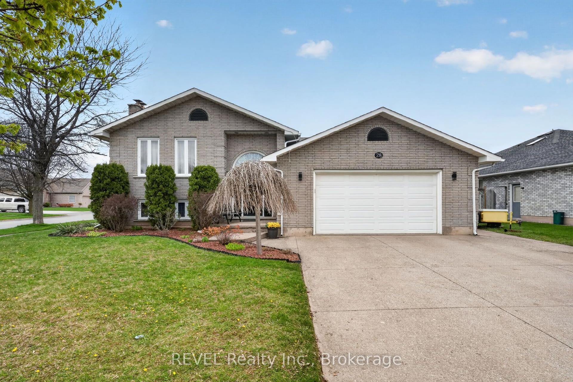 28 Vanjo Drive — photo 1