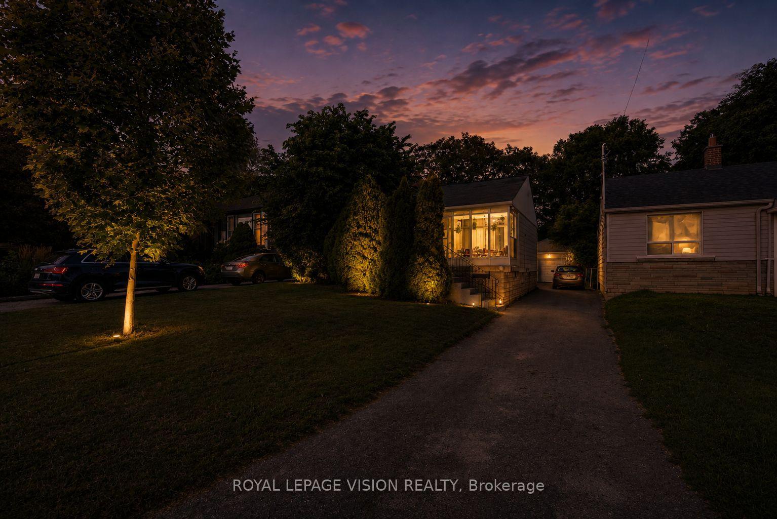 27 Eastville Avenue, Toronto — Detached for sale, photo 1