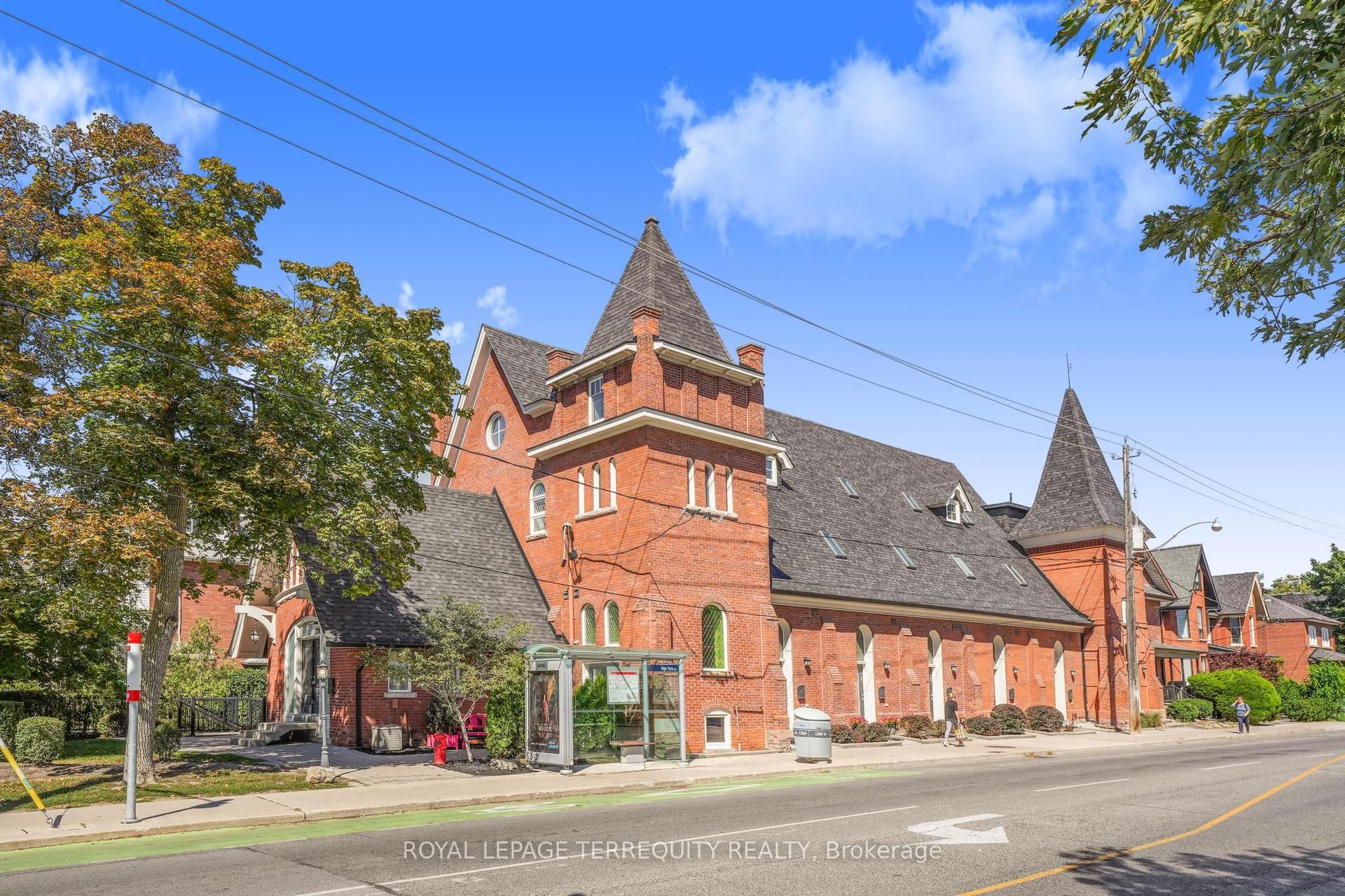 200 Annette Street #2 ##2, Toronto — Condo Town for sale, photo 1