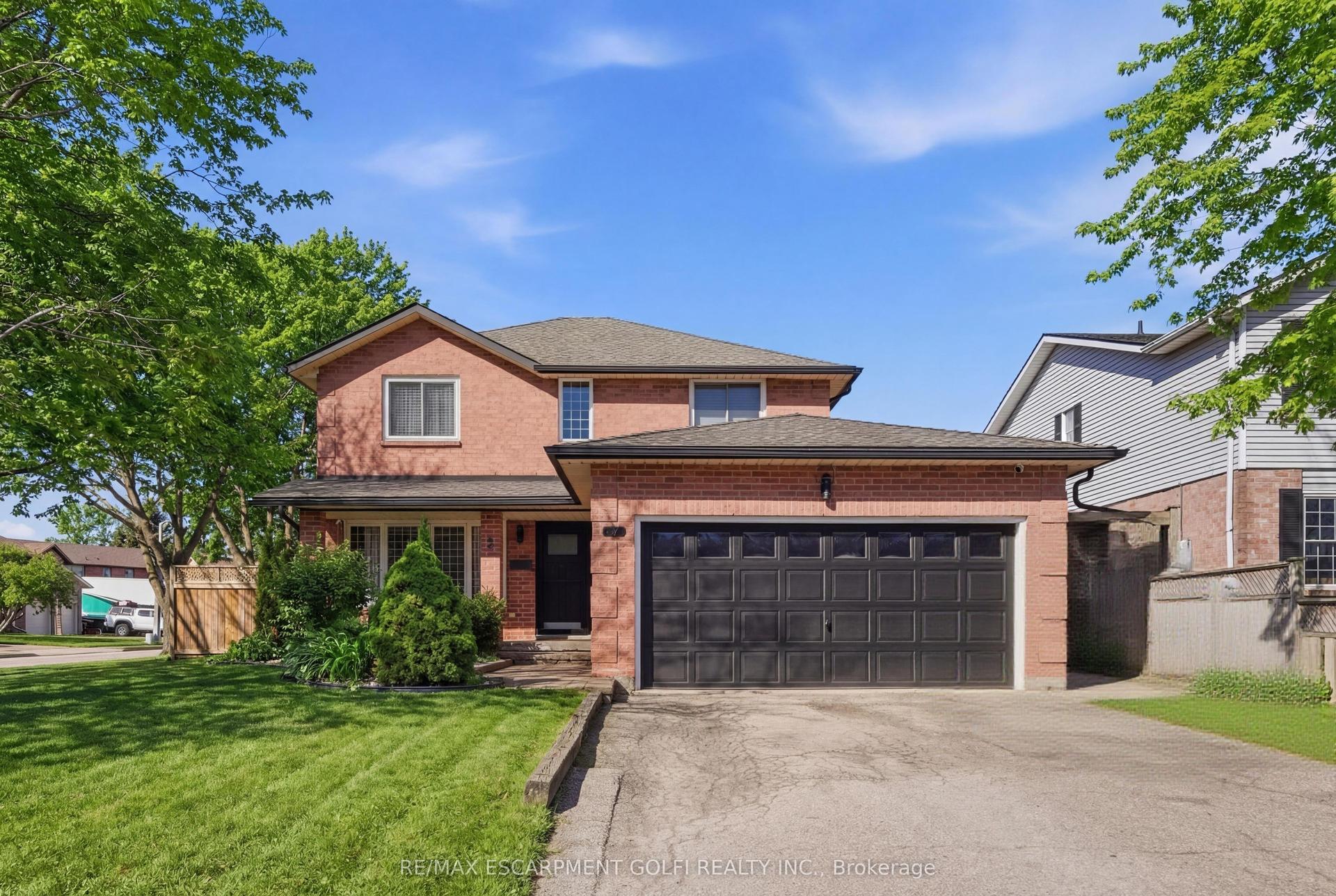 2 Hickory Court — photo 1