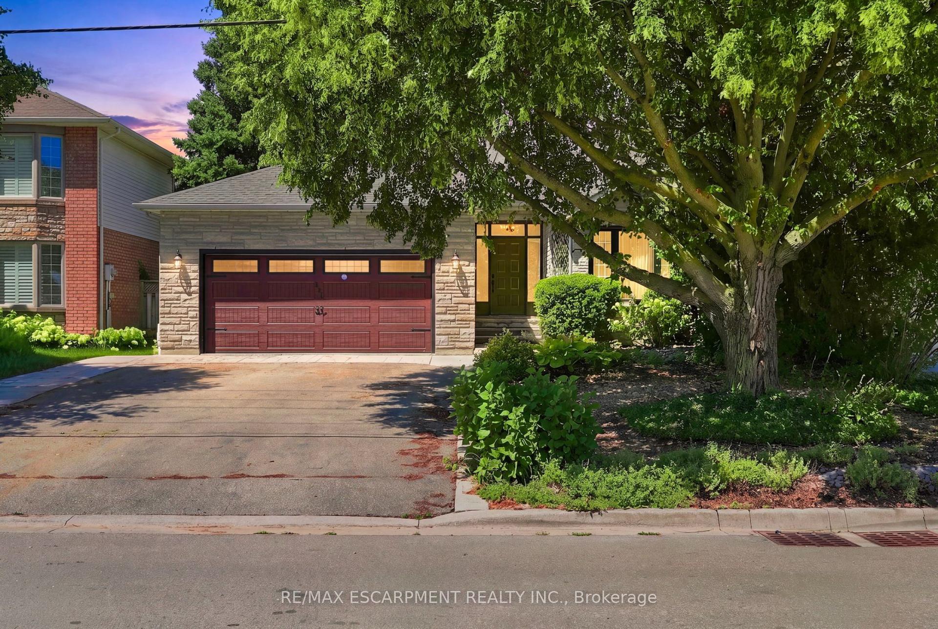 121 First Road W, Hamilton — Detached for sale, photo 1