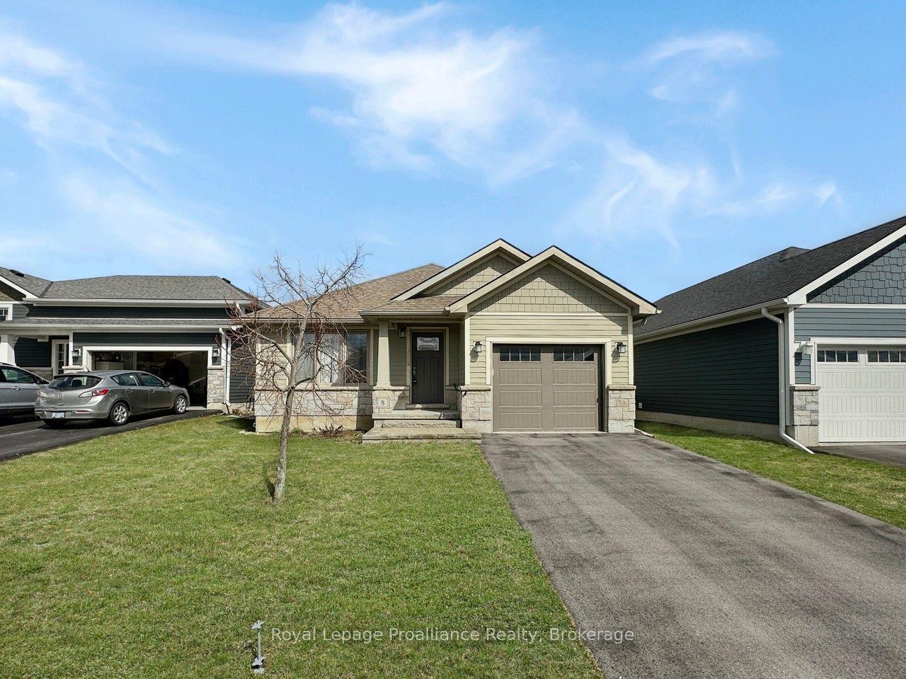 8 Tessa Boulevard — photo 1