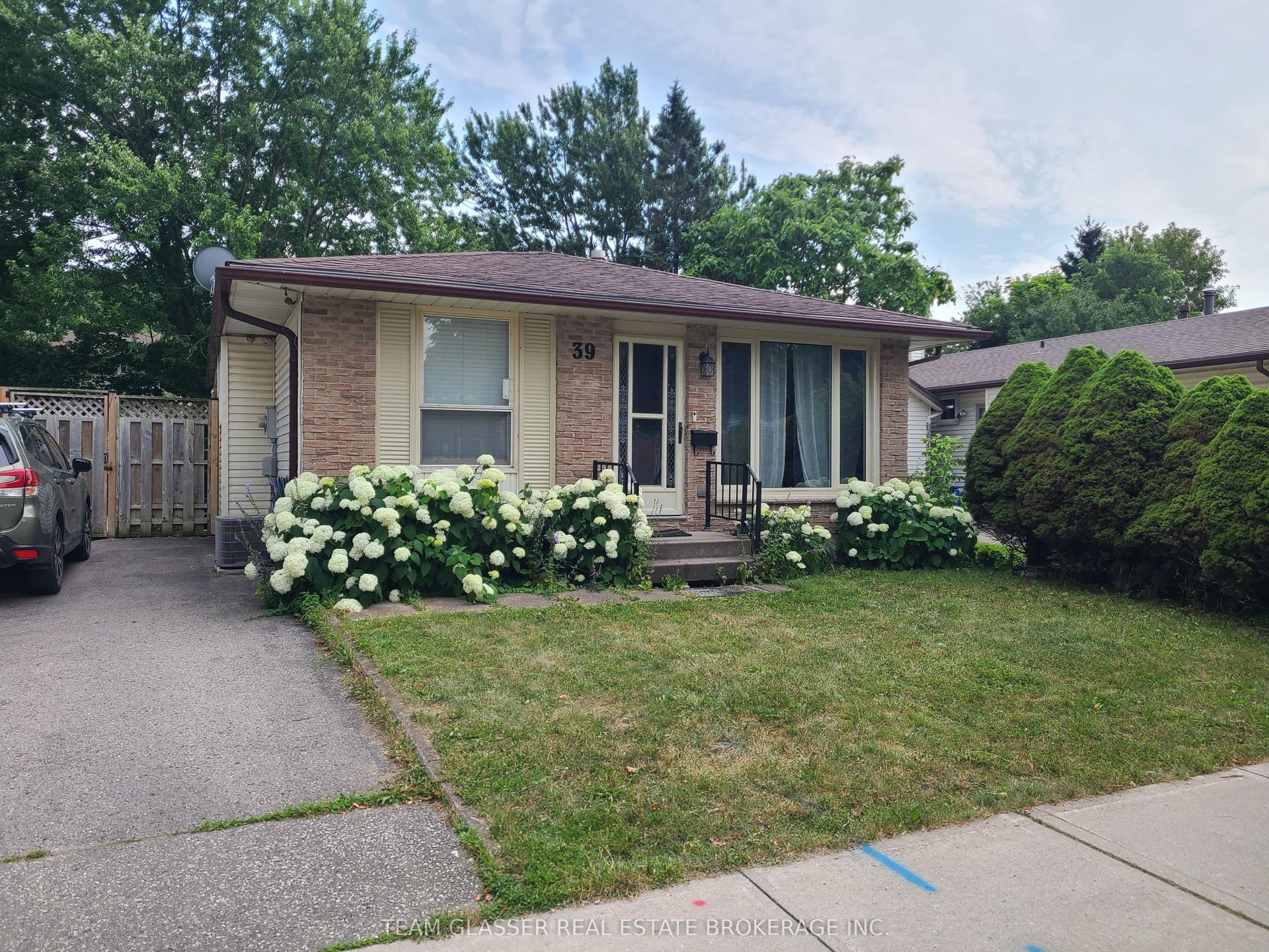39 ARDSLEY Road, London North — Detached for lease, photo 1