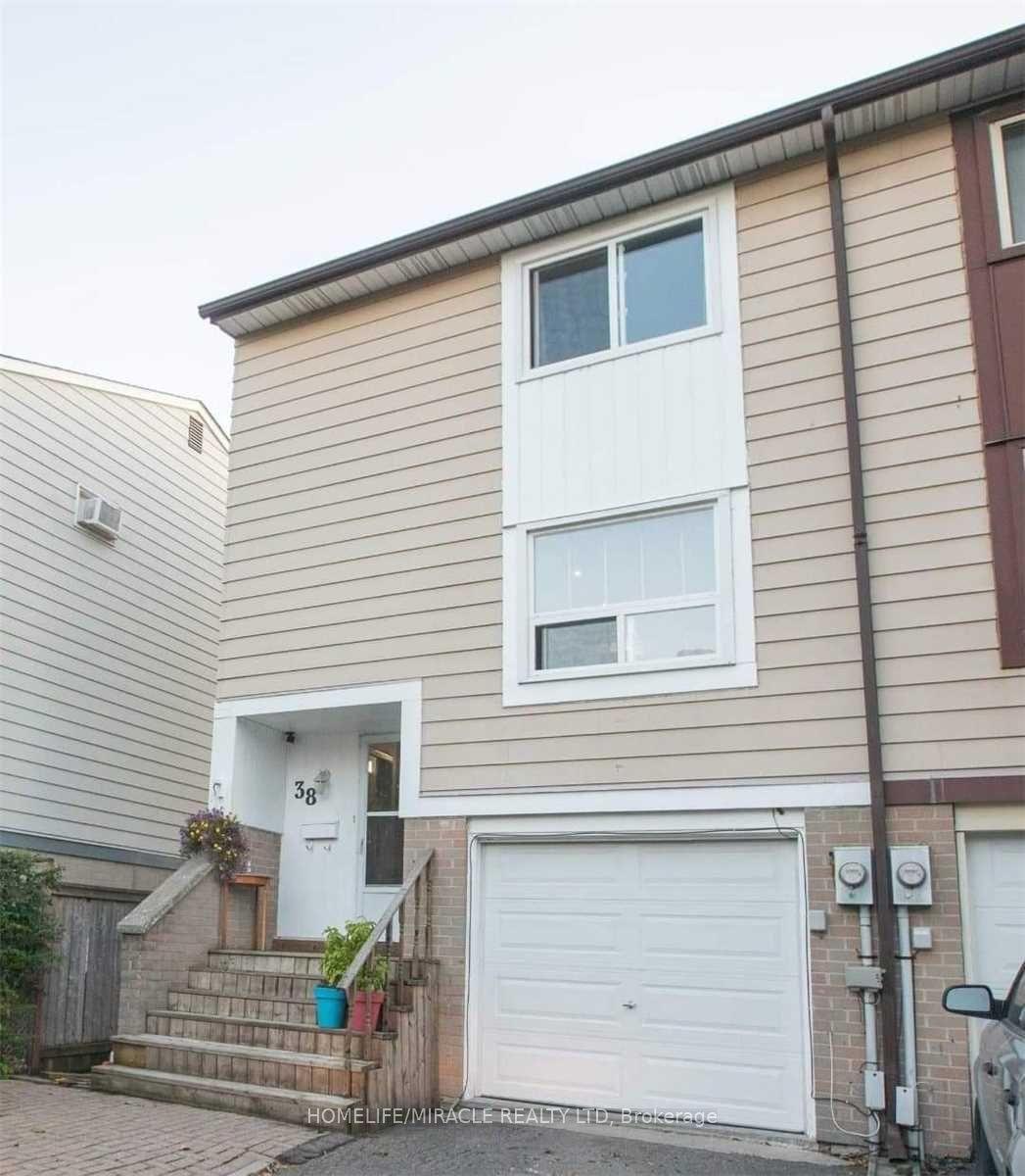 38 Hoskins Square — photo 1