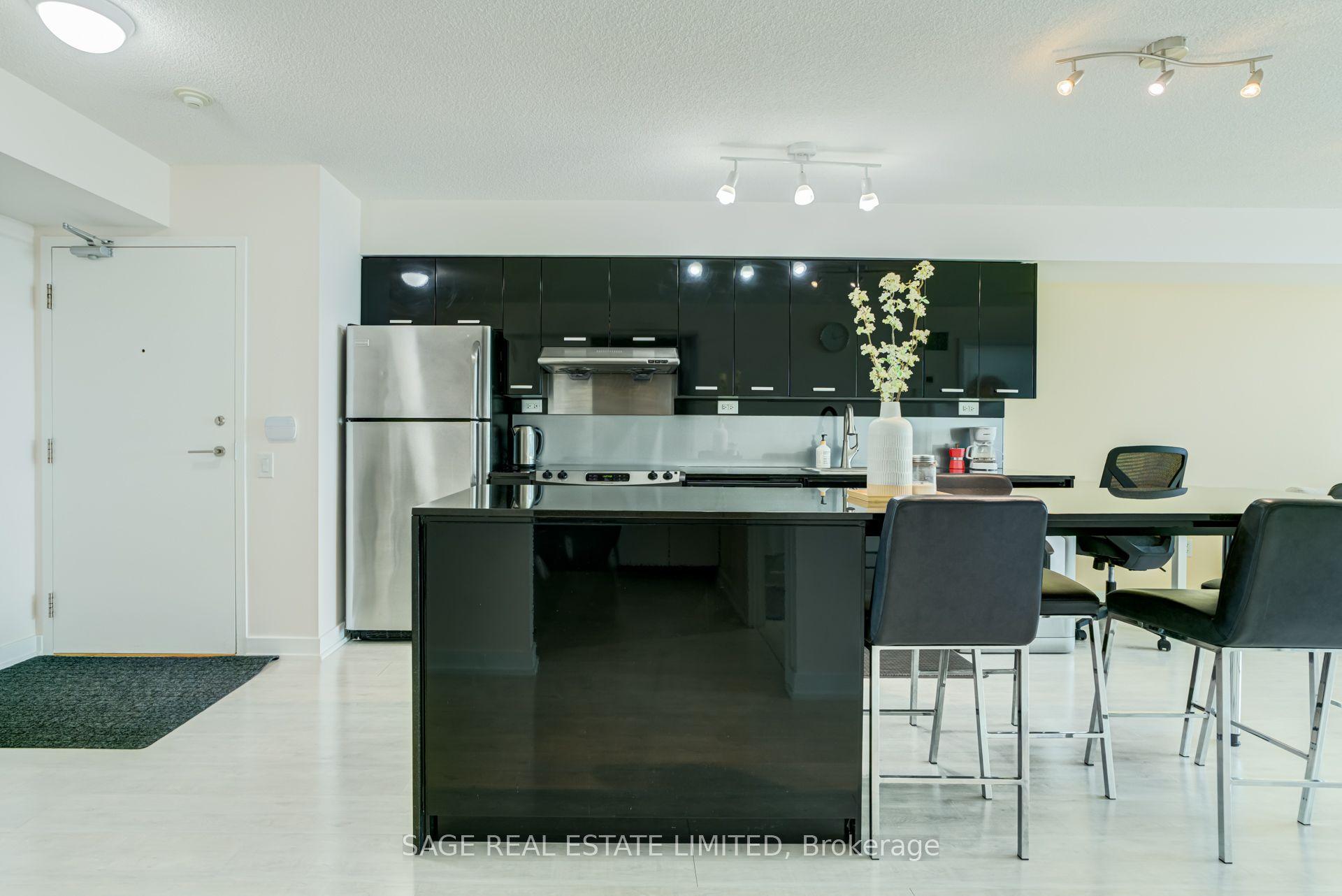 29 Singer Court 1015 #1015 — photo 1