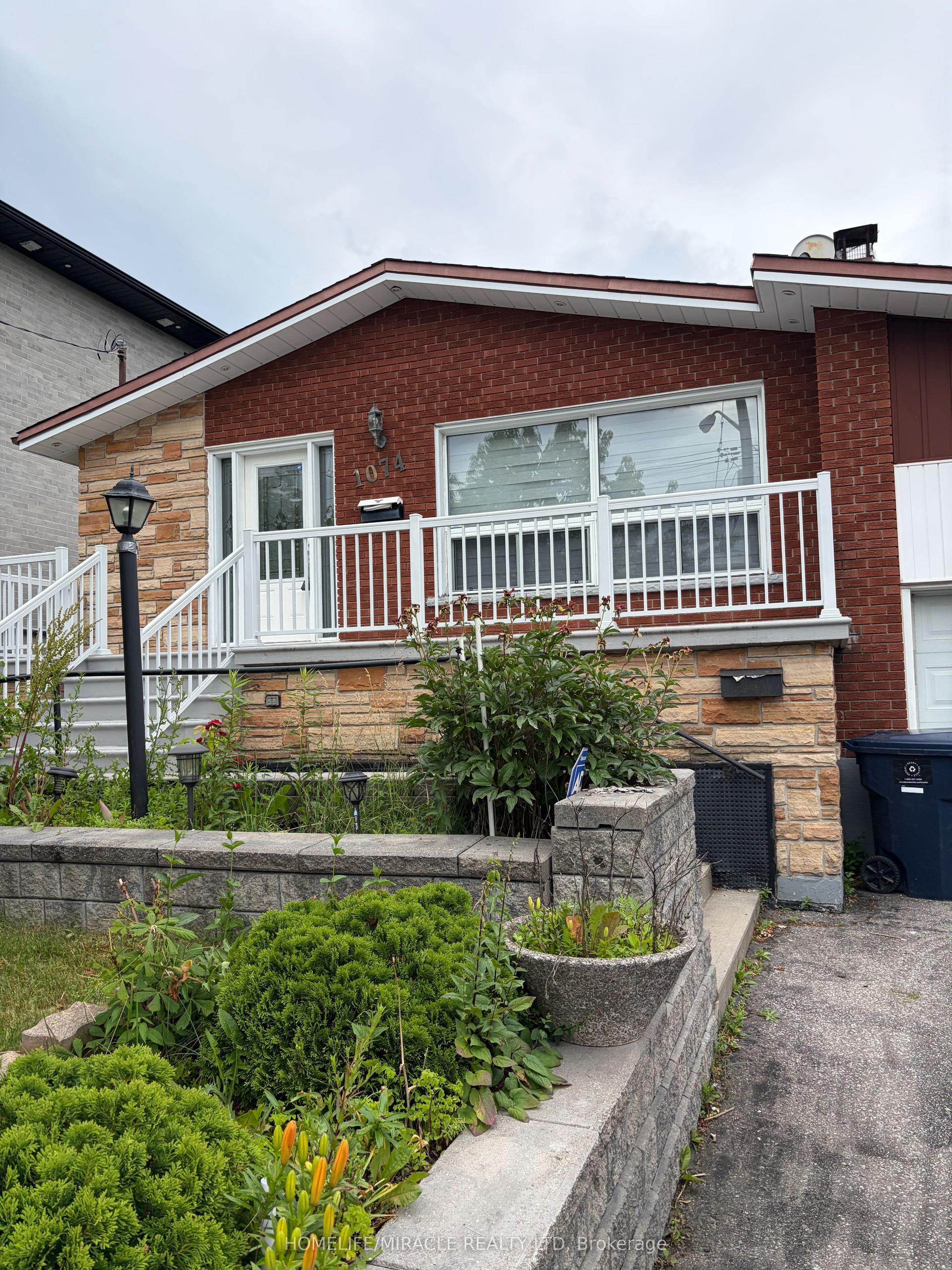 1074 Midland Avenue, Toronto — Detached for sale, photo 1
