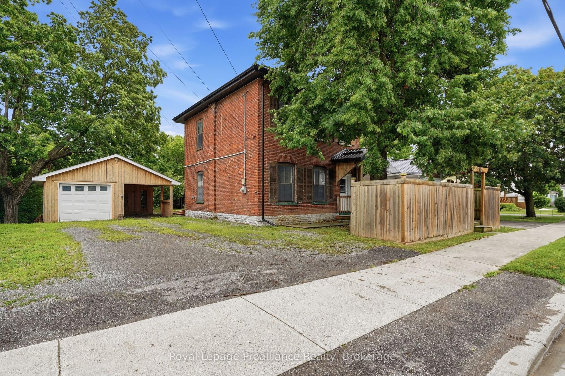 43 Grove Street, Belleville — Detached for sale, photo 1