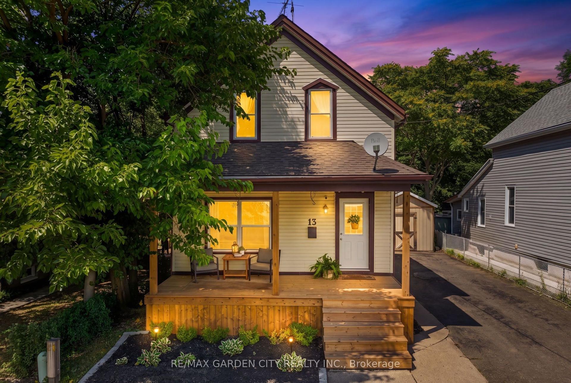 13 Maple Street, St. Catharines — Detached for sale, photo 1