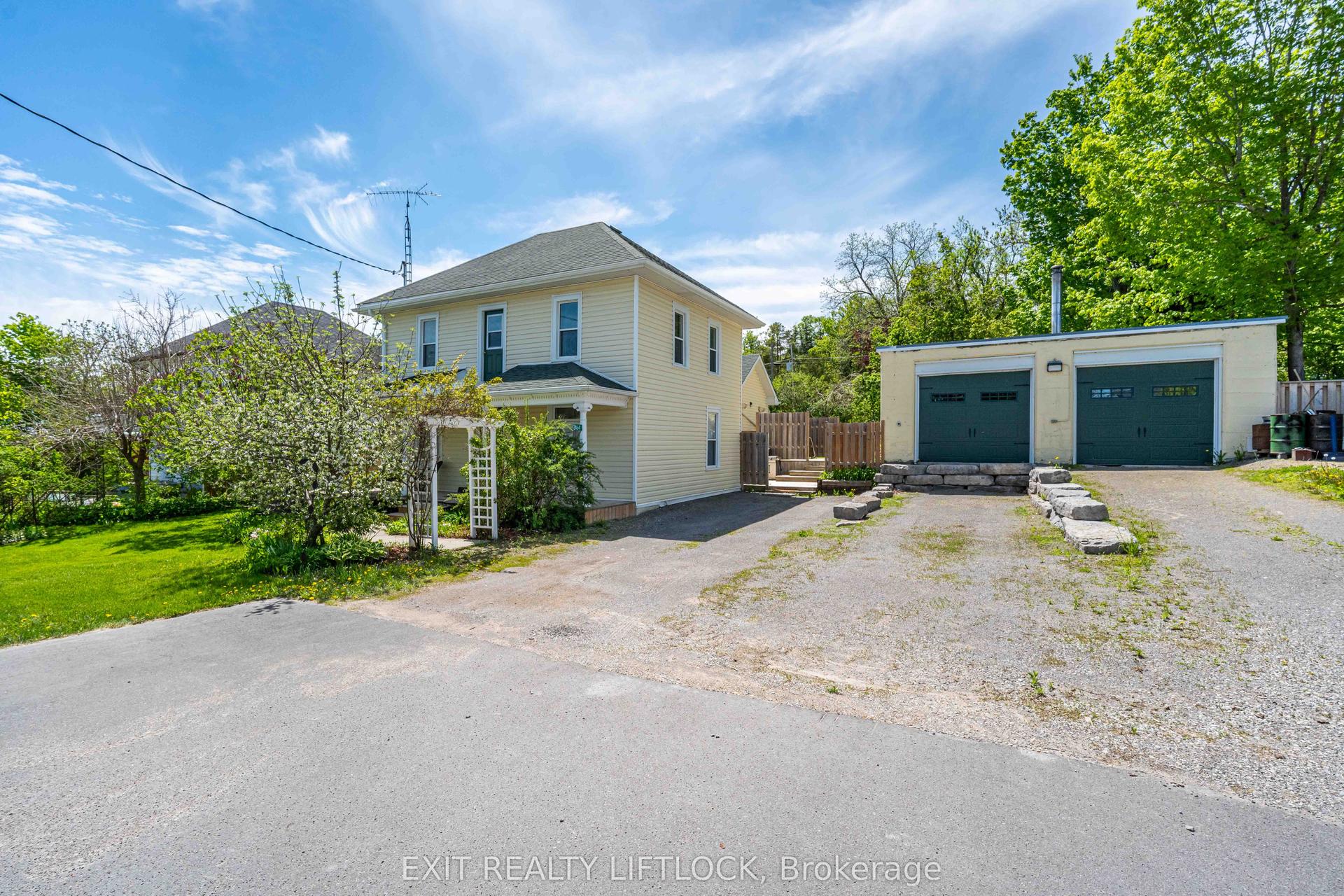 2464 Queen Mary Street, Cavan Monaghan — Detached for sale, photo 1
