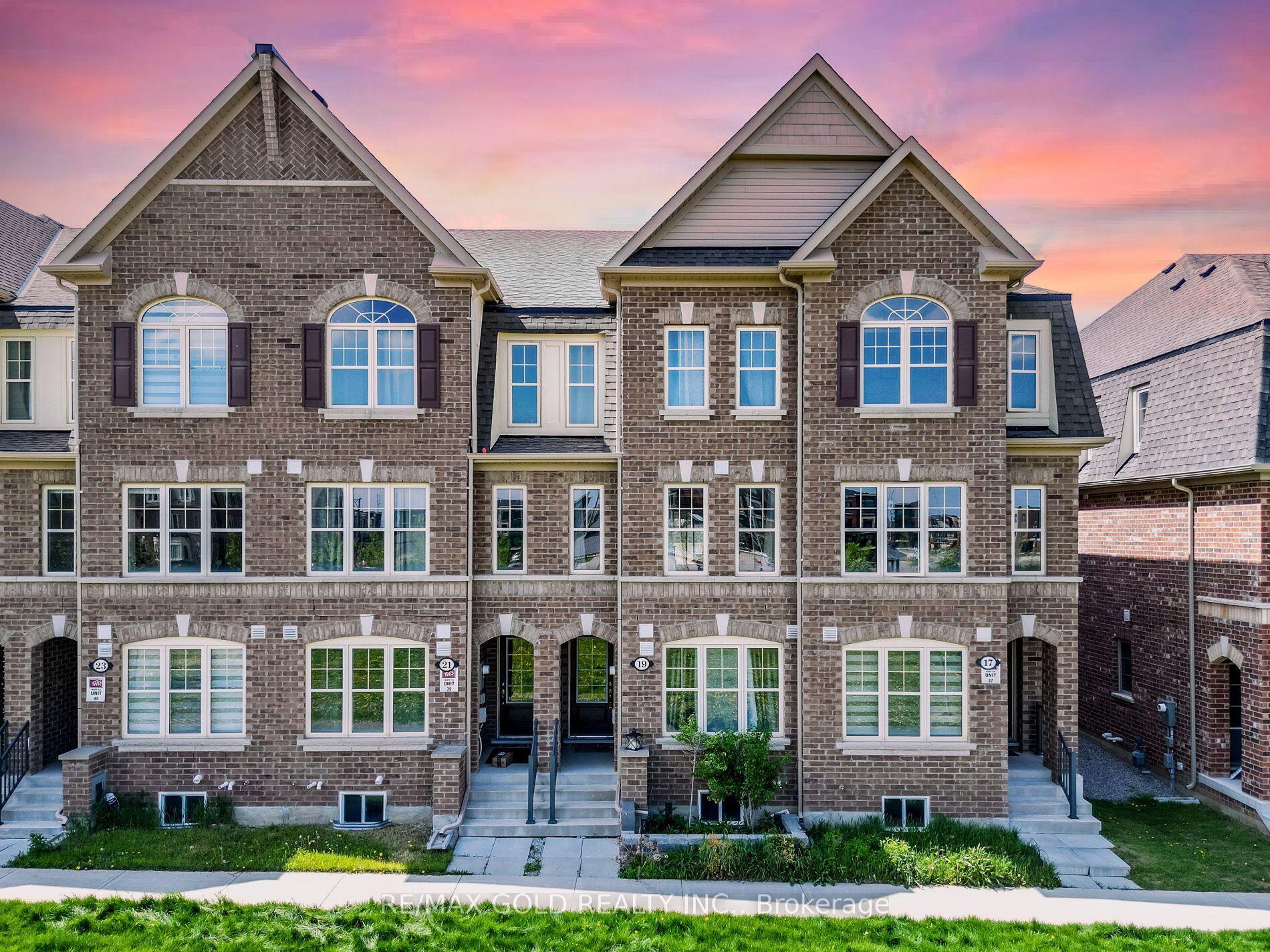 19 Sudeley Lane, Brampton — Townhouse for sale, photo 1