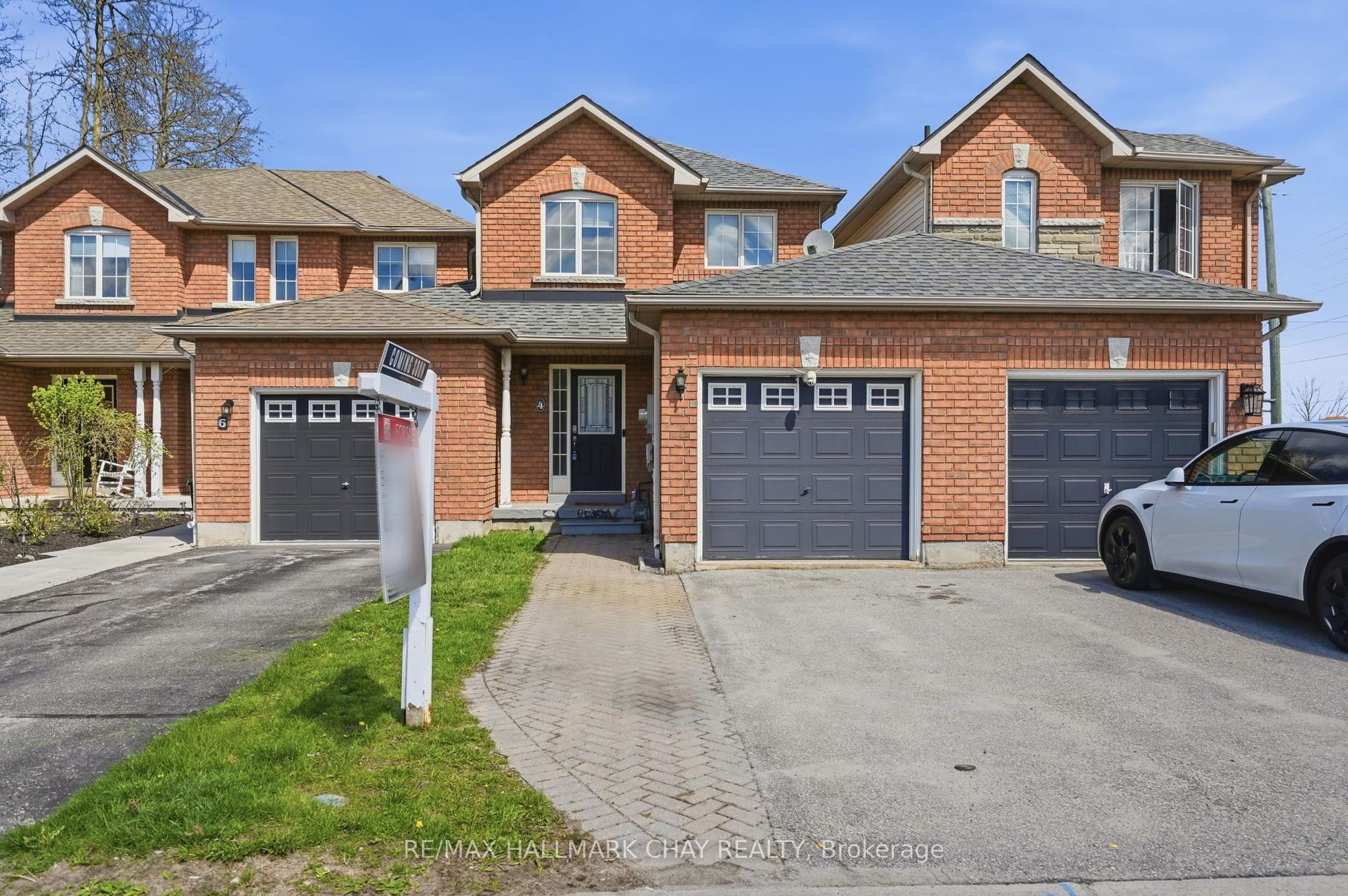 4 Hawthorne Crescent — photo 1