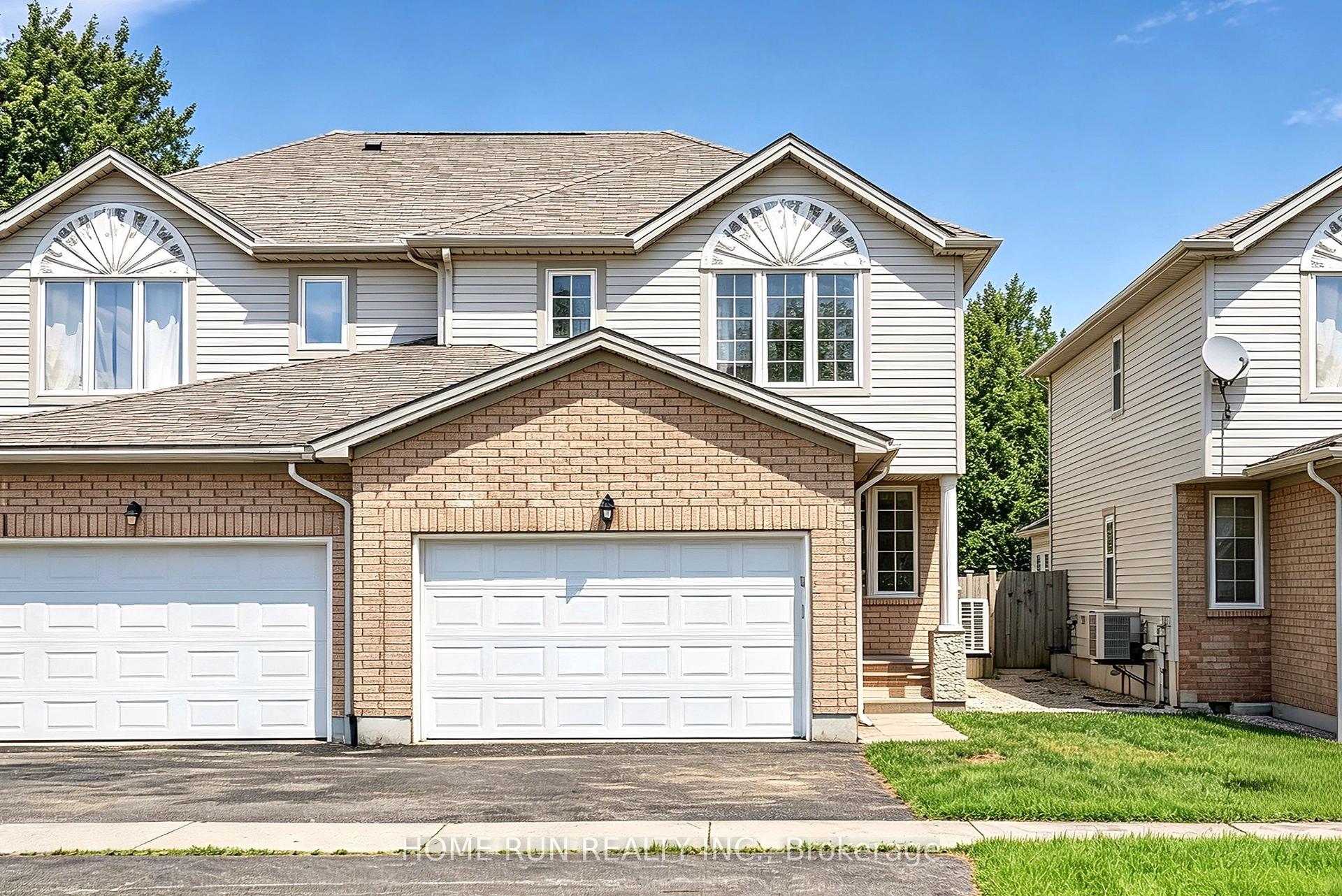 1169 Clyde Avenue, Carlington - Central Park — Semi-Detached for sale, photo 1