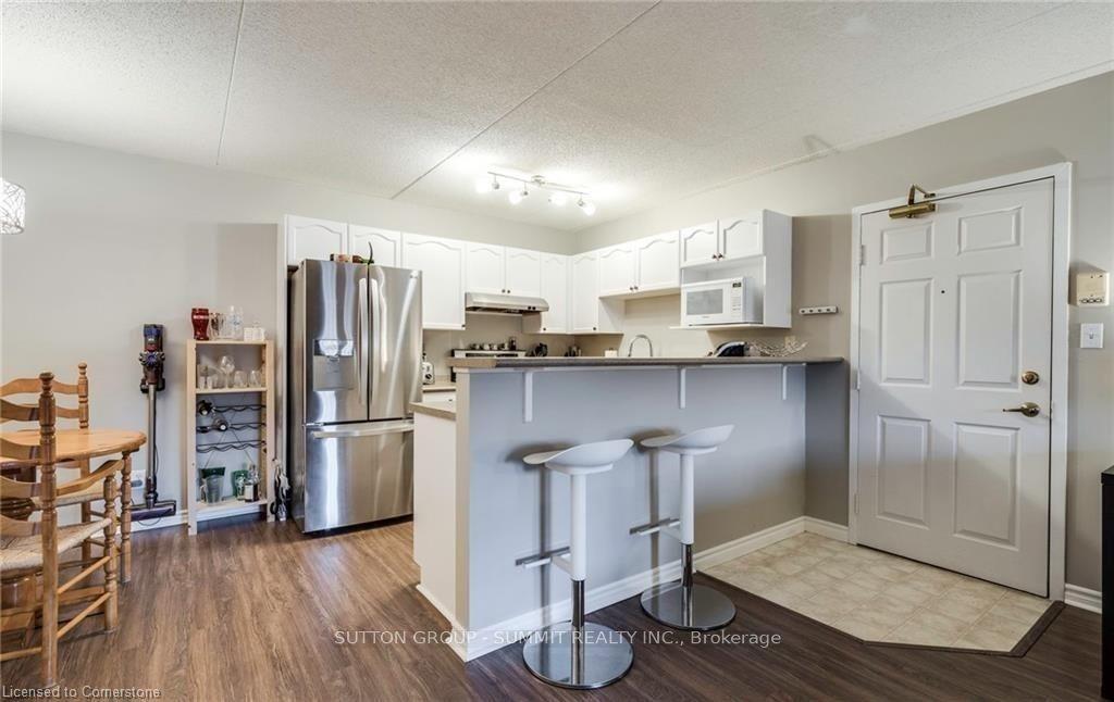 1411 Walker's Line 104 #104, Burlington — Condo for lease, photo 1