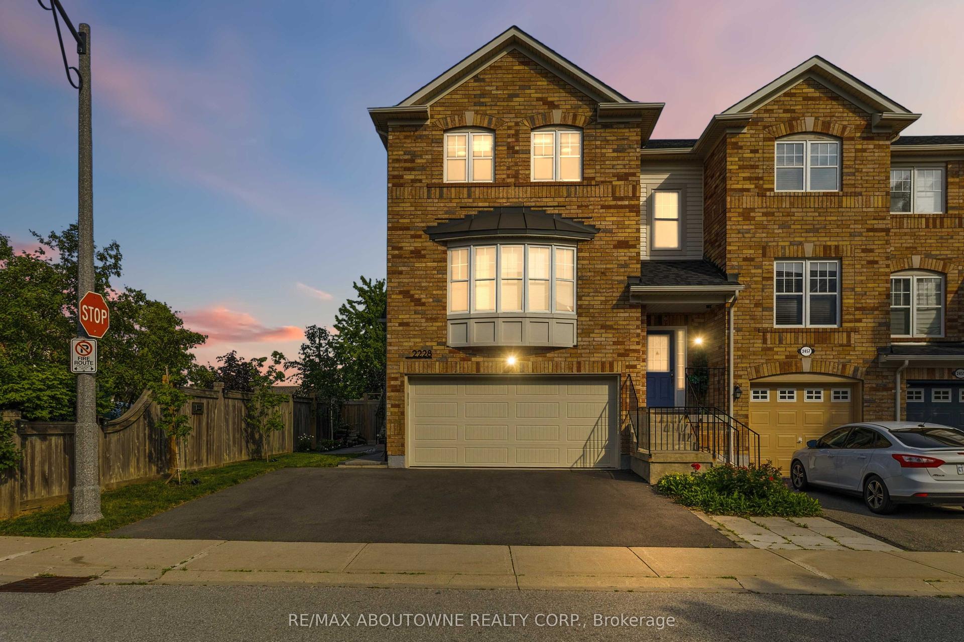 2228 Jillian Lane, Oakville — Townhouse for sale, photo 1