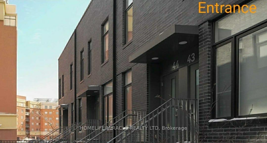 1740 Simcoe Street N 43 #43 — photo 1