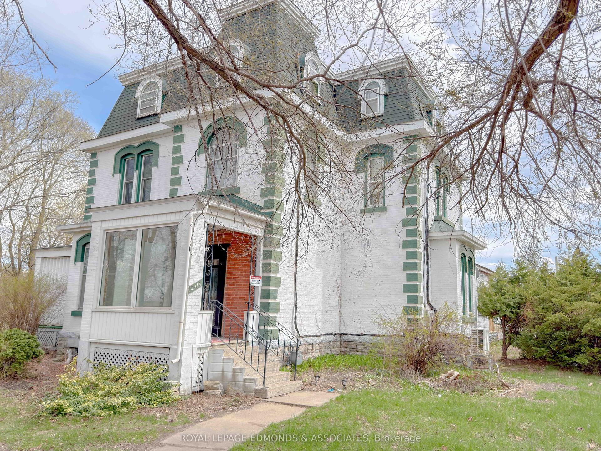 247 Victoria Street — photo 1