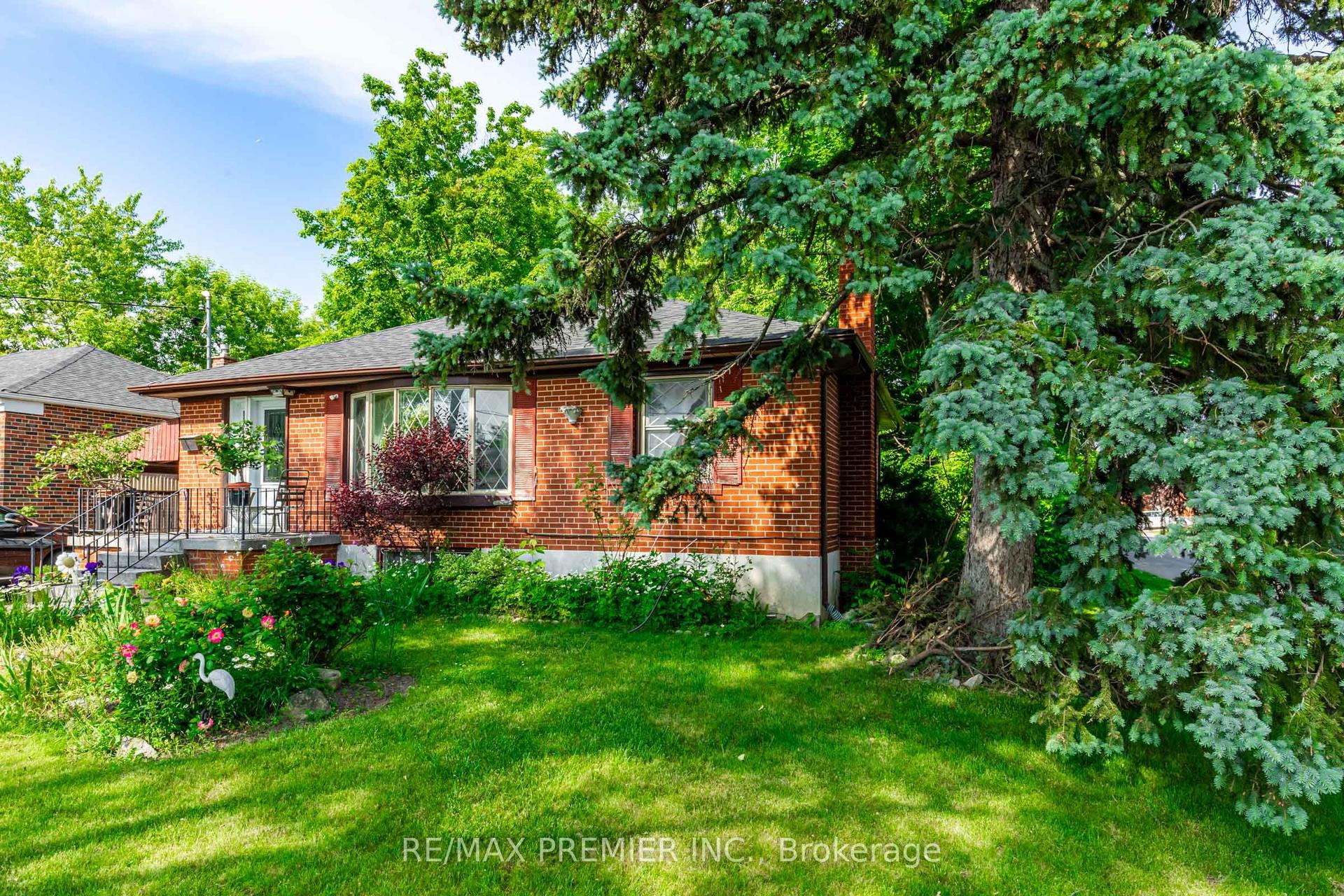 16 Goddard Street, Toronto — Detached for sale, photo 1
