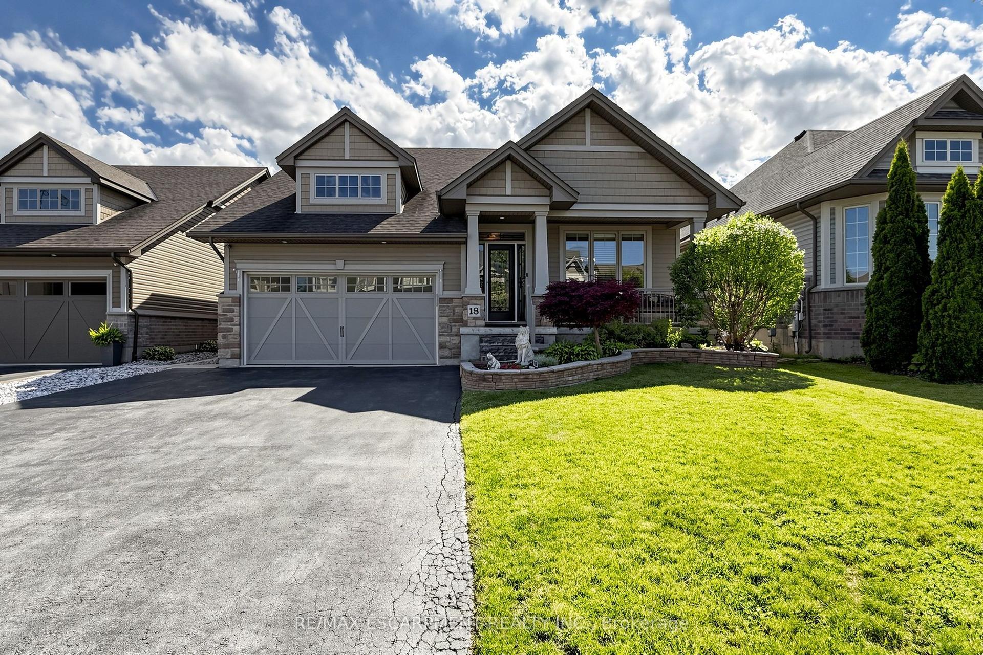 18 GATEWAY Avenue — photo 1