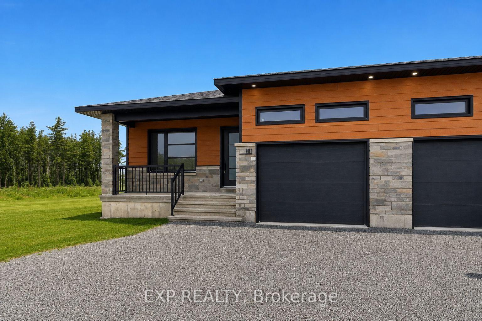 988 Katia Street, The Nation — Semi-Detached for sale, photo 1