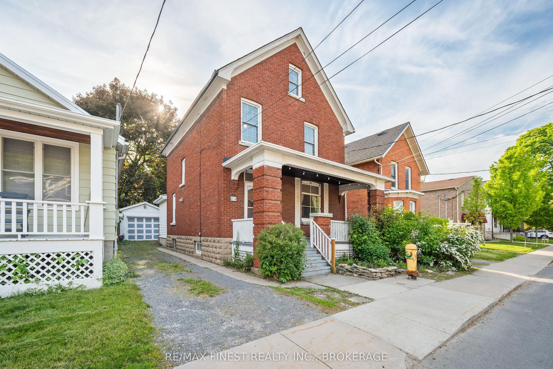 476 Victoria Street — photo 1