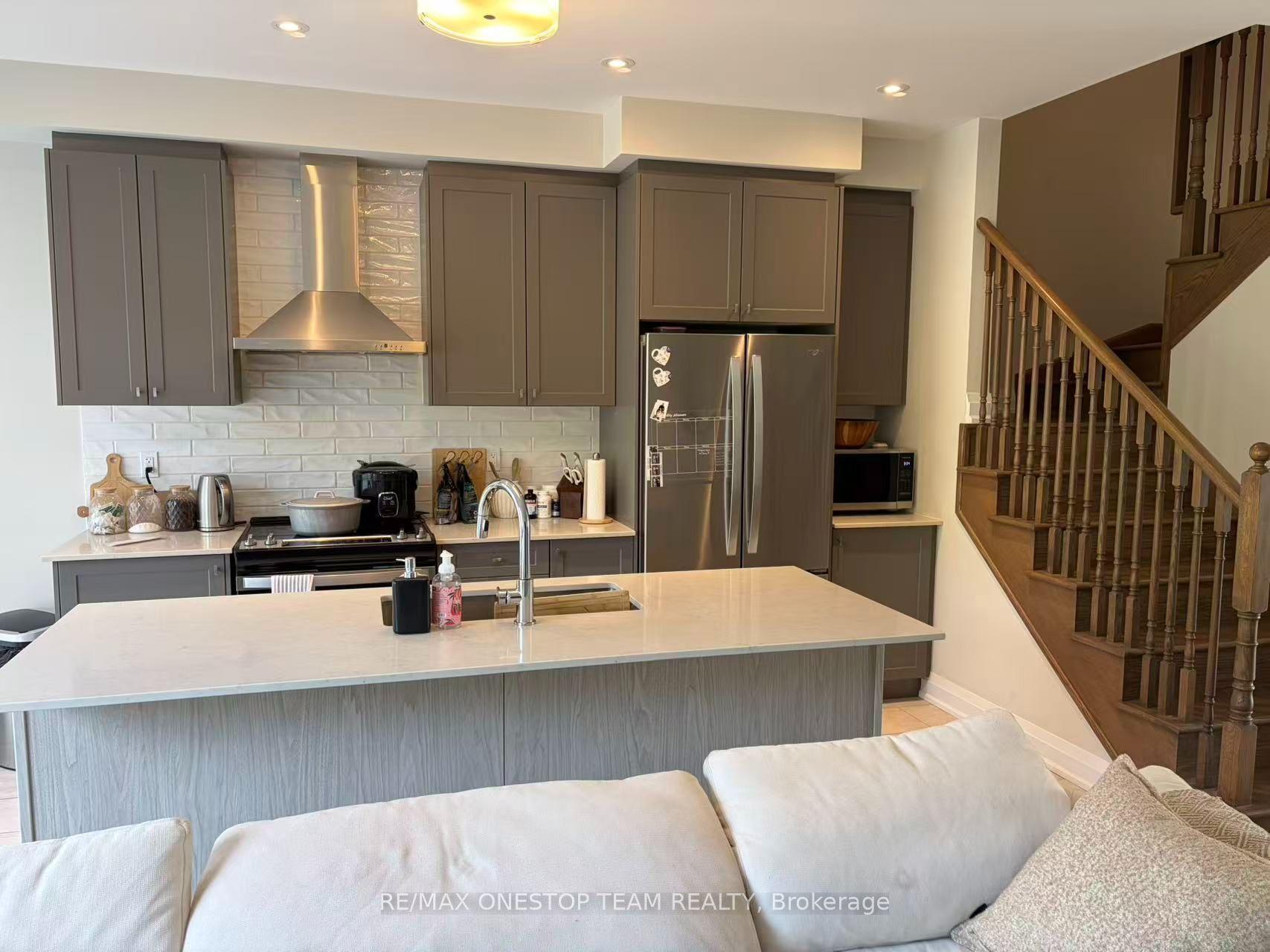 2833 Albatross Way, Pickering — Townhouse for lease, photo 1