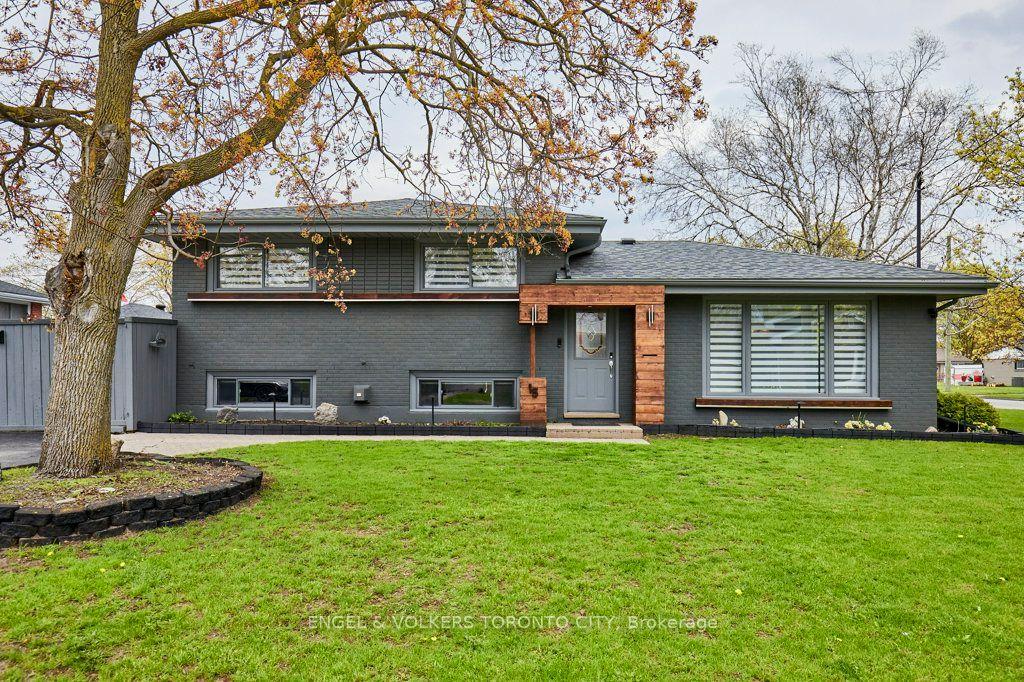 15 Lambert Drive — photo 1