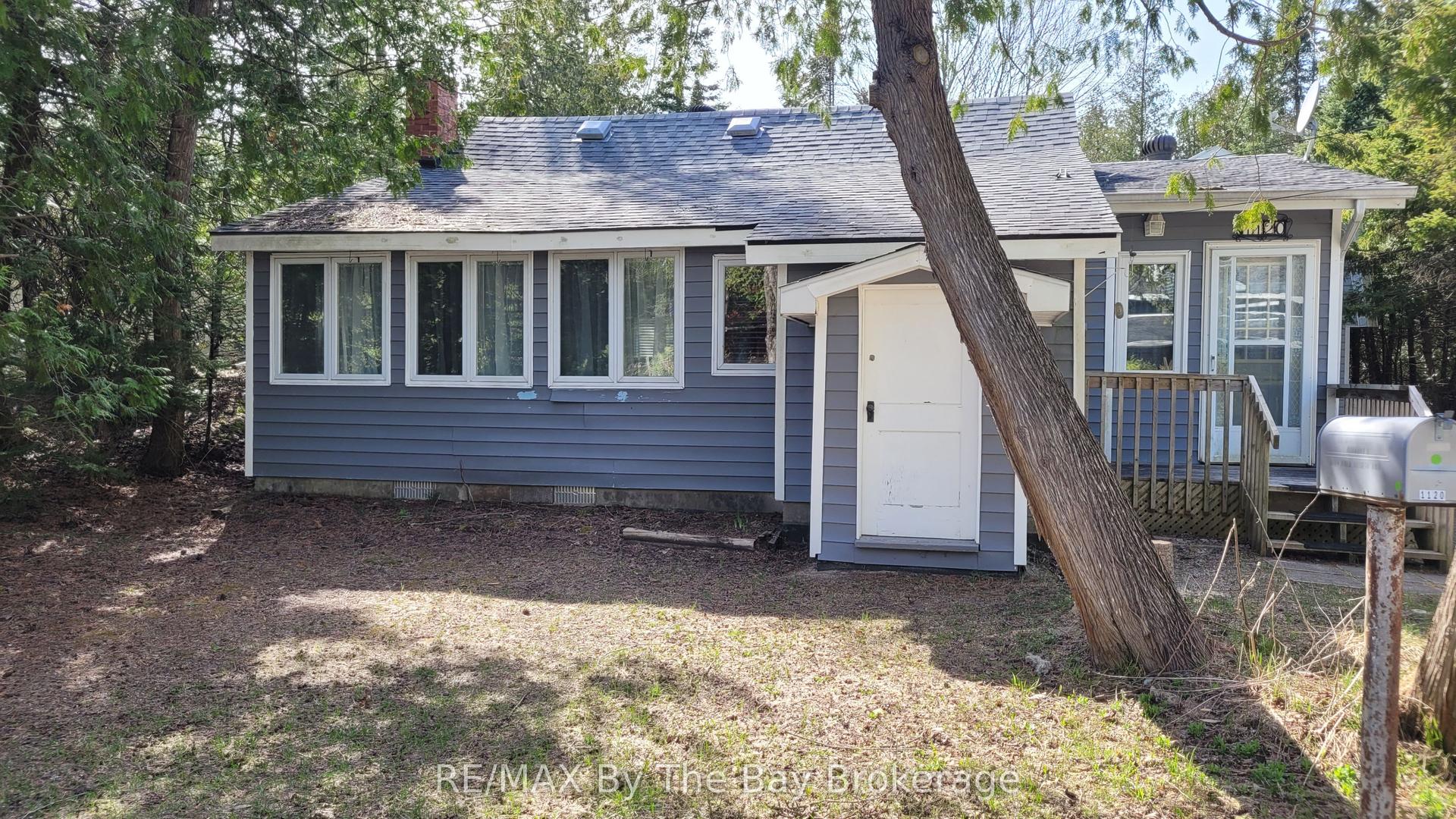 1120 King Edward Avenue — photo 1