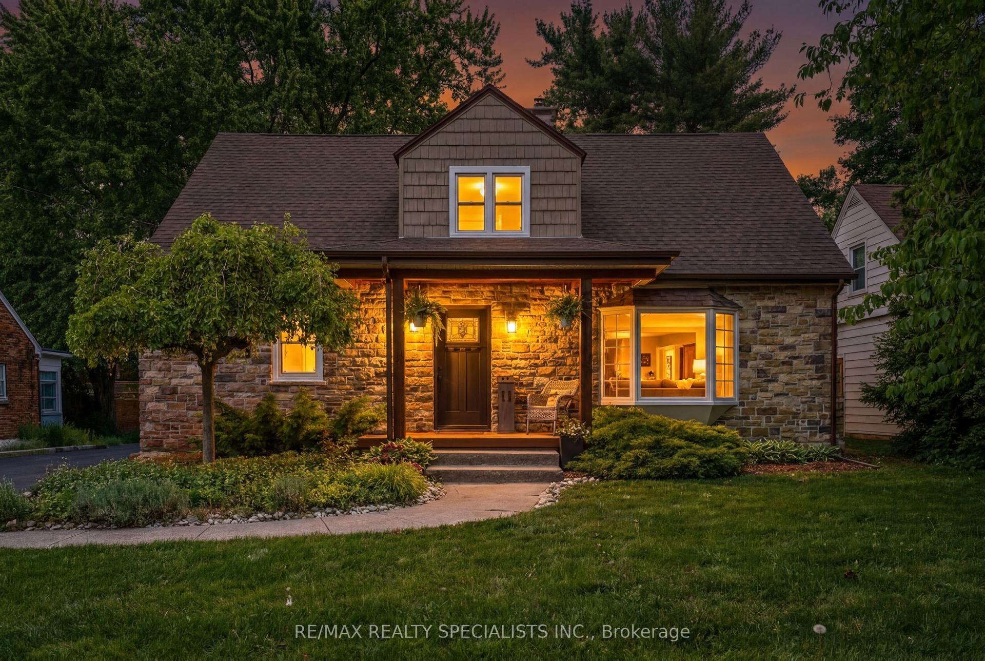 11 Kingsway Boulevard — photo 1