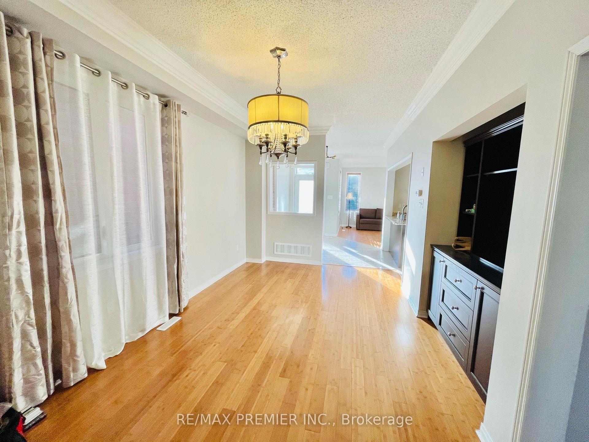 111 Catalpa Crescent — photo 1