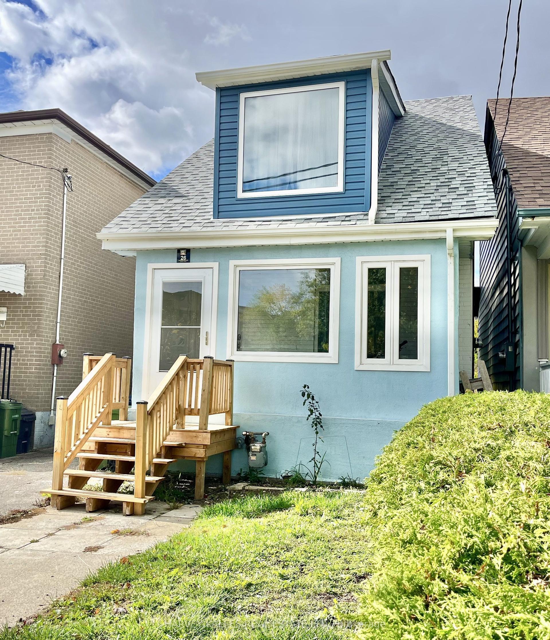 26 Leyton Avenue — photo 1