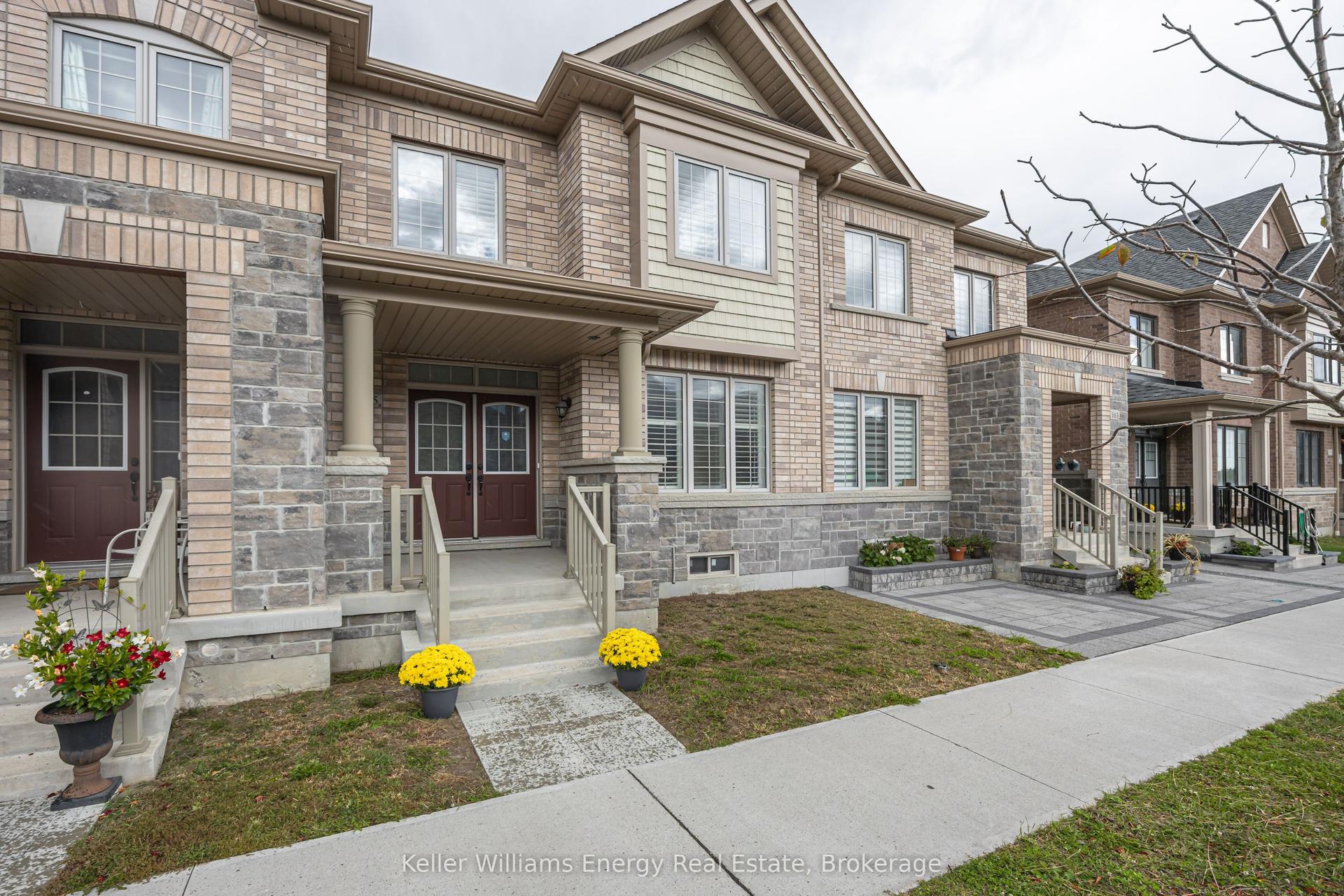 165 Coronation Road, Whitby — Townhouse for sale, photo 1